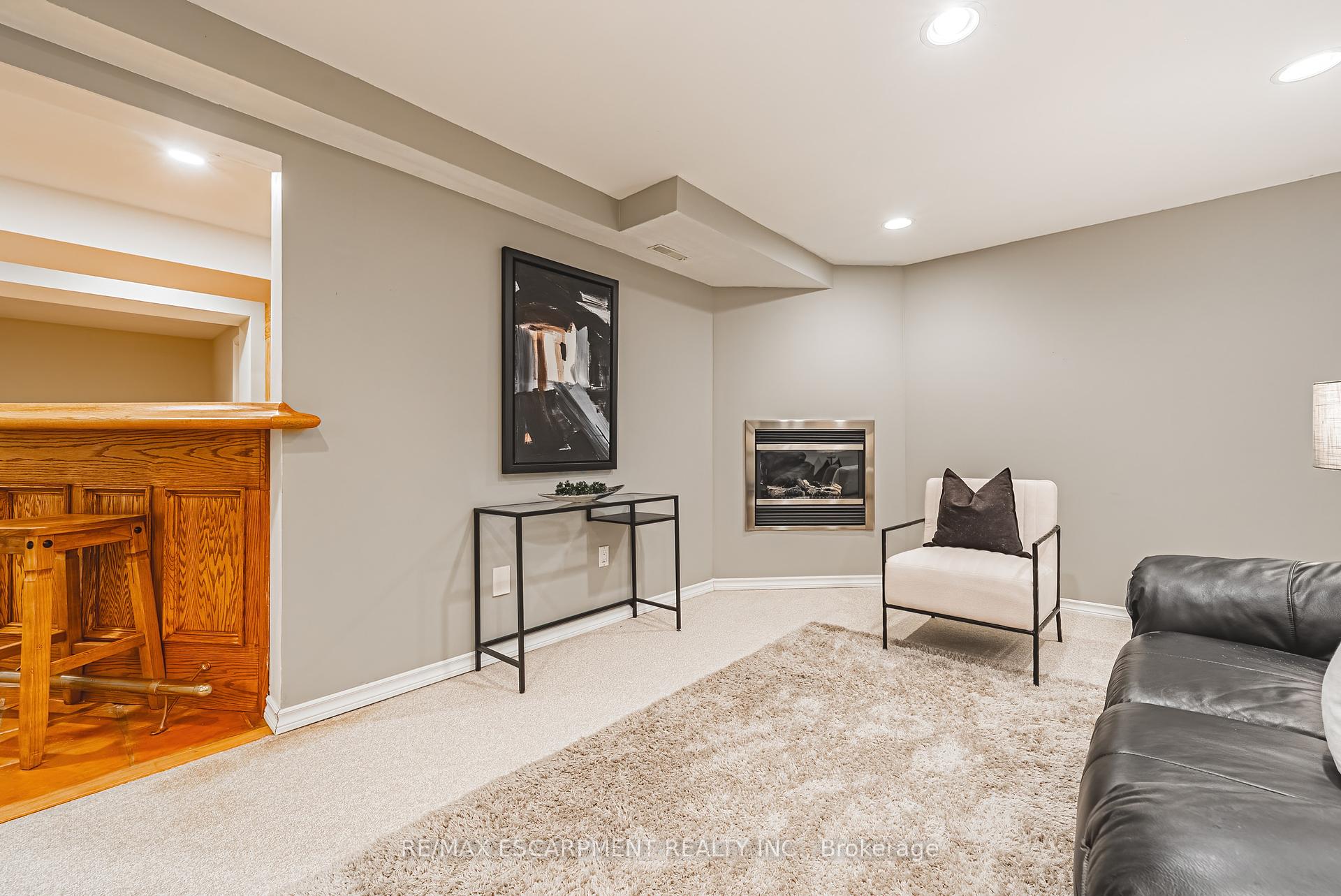 3 Bedrooms Condo at 3333 New,  Burlington For sale