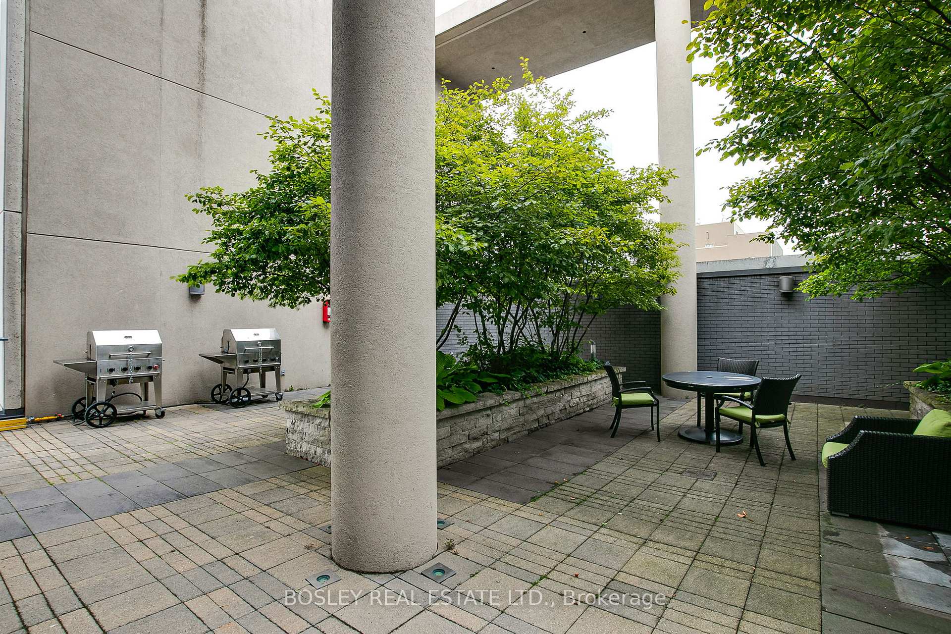 2 Bedrooms Condo at 770 Bay, Toronto For sale
