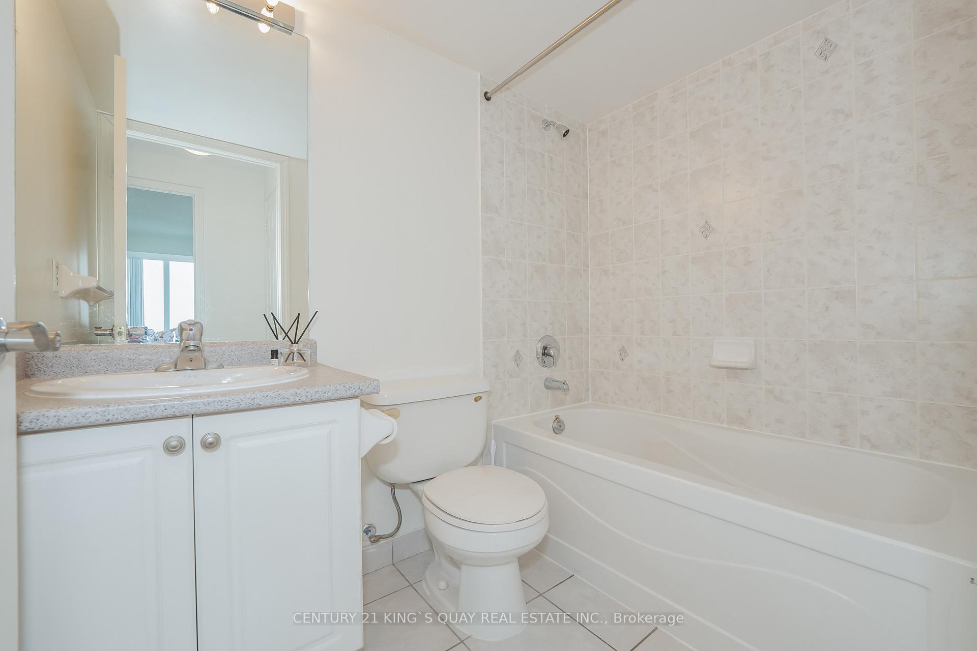 3 Bedrooms Condo at 18 Spring Garden, Toronto For sale