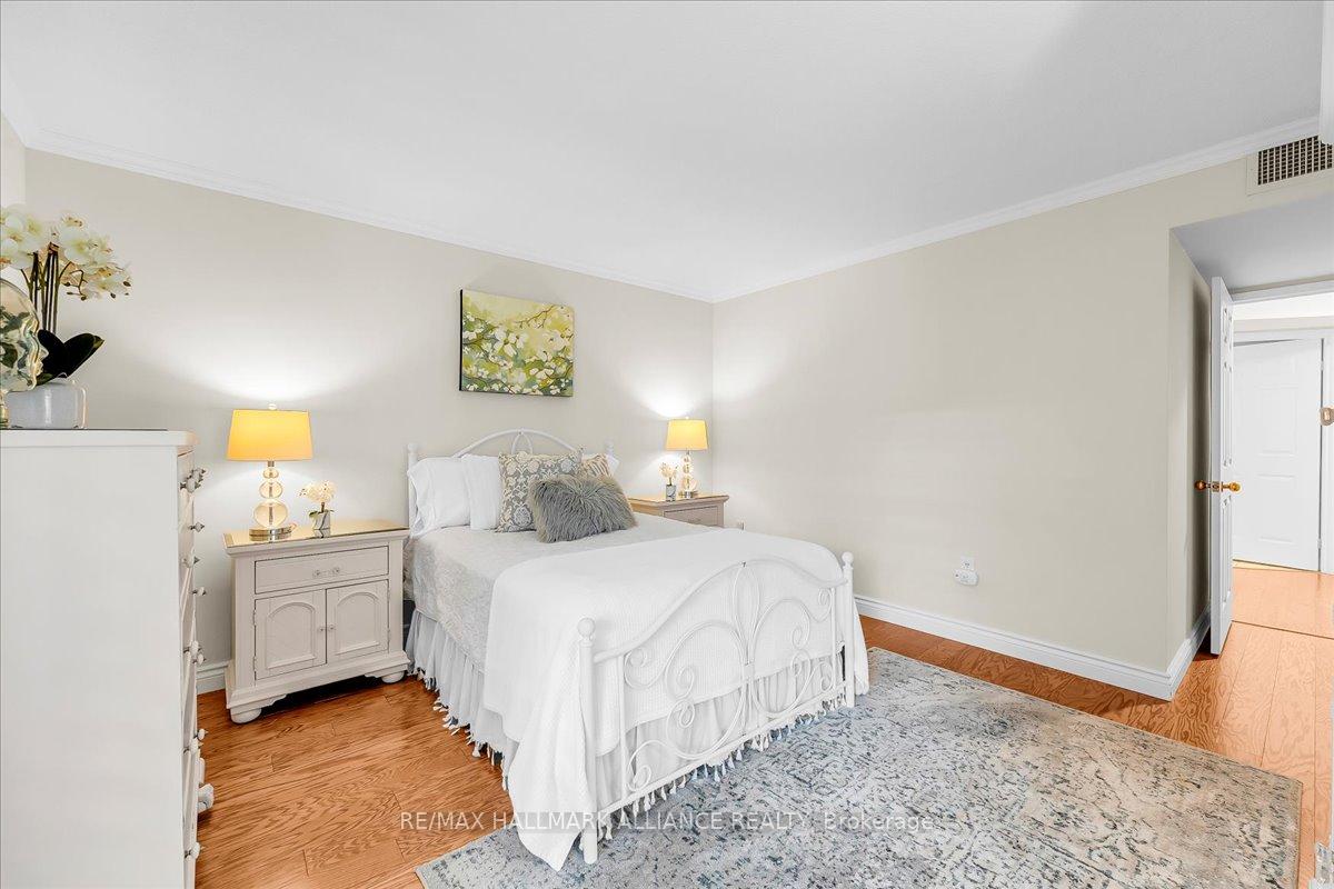 2 Bedrooms Condo at 1071 QUEENS, Oakville For sale