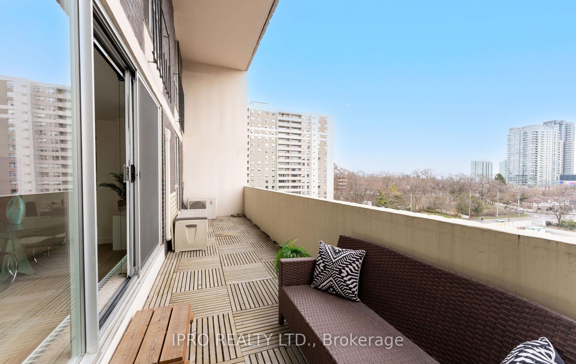 4 Bedrooms Condo at 60 Southport, Toronto For sale