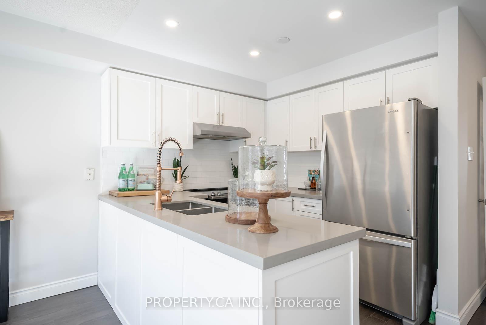 3 Bedrooms Condo at 601 Shoreline, Mississauga For sale