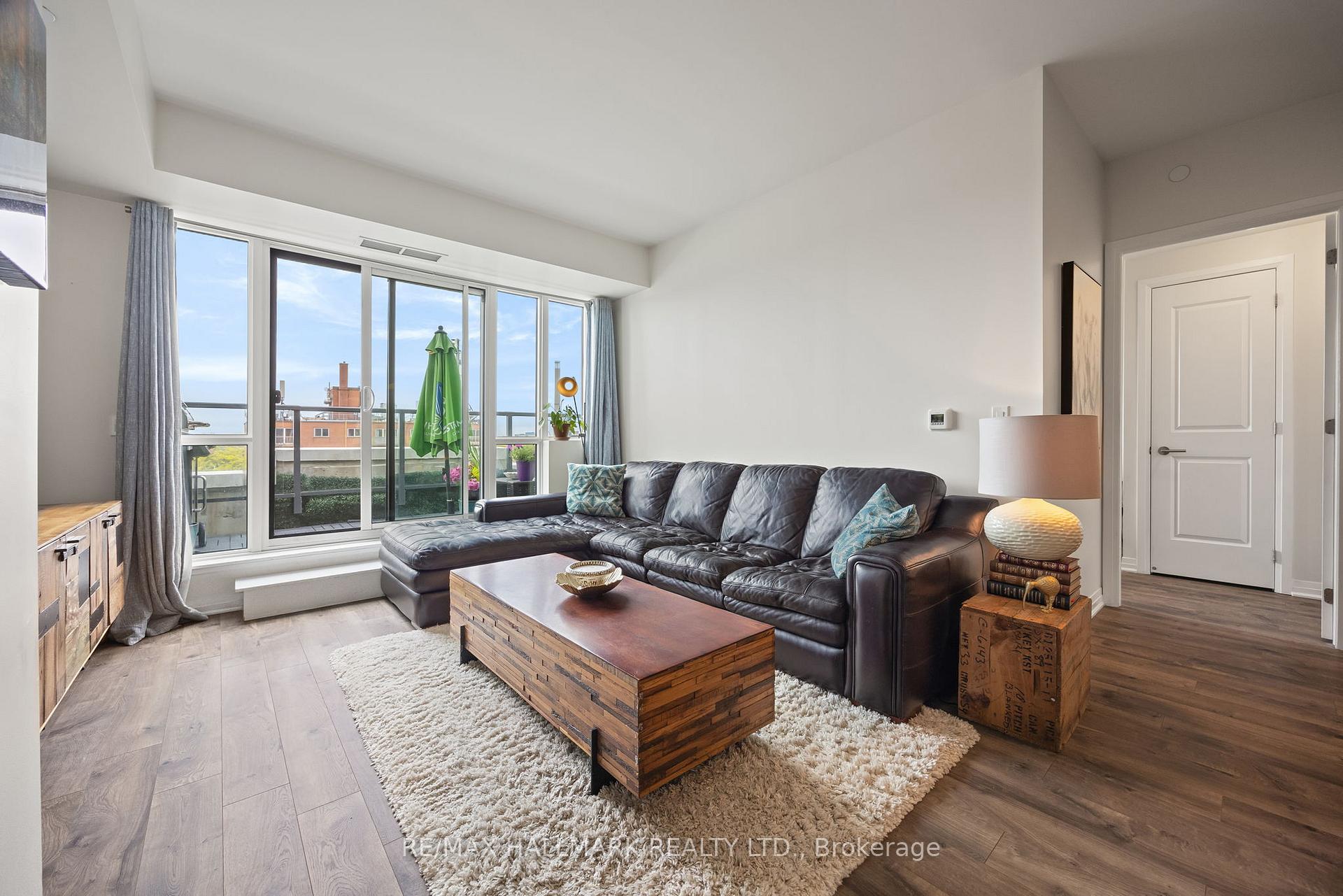3 Bedrooms Condo at 1630 Queen, Toronto For sale