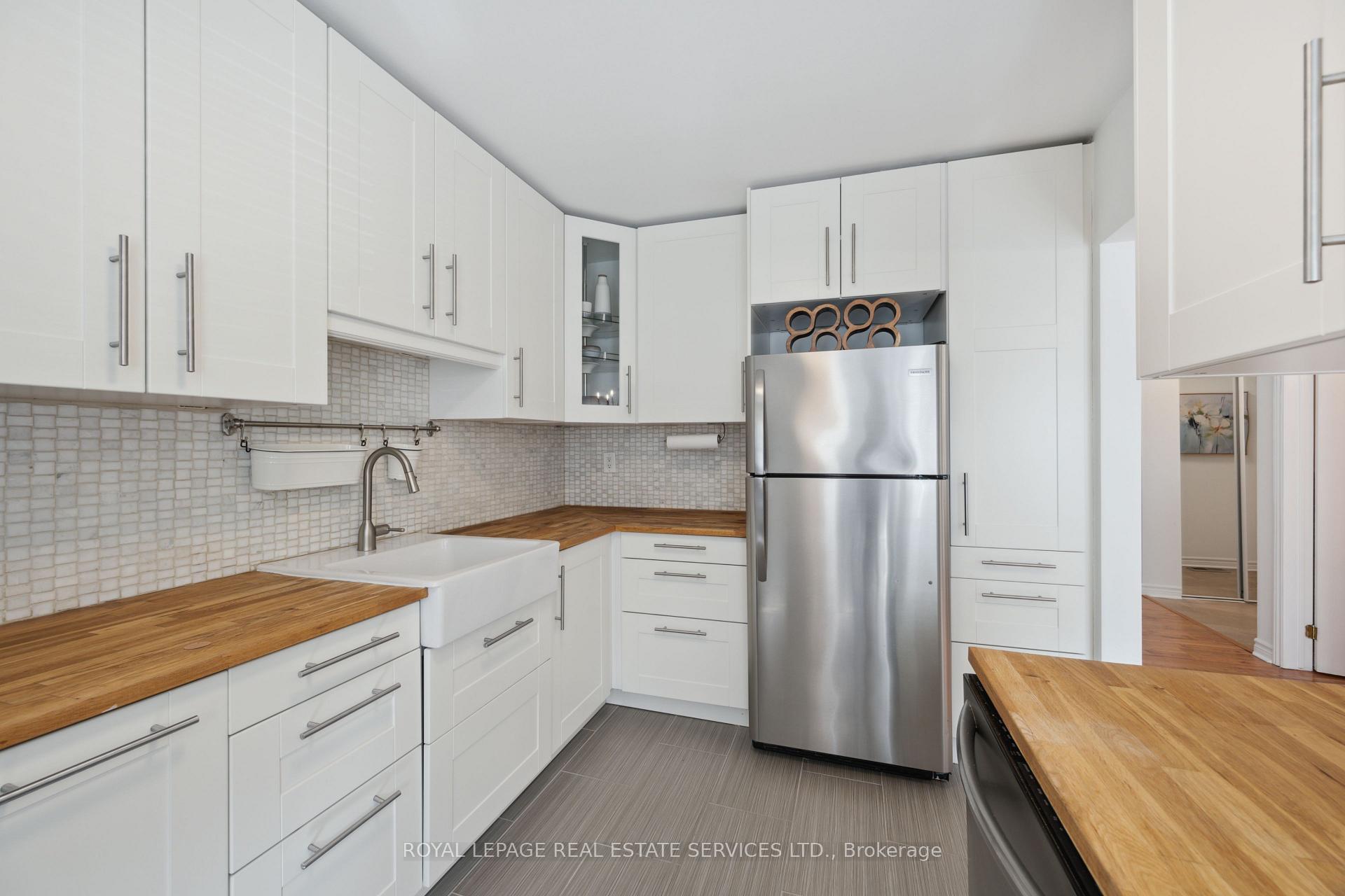 4 Bedrooms Condo at 6540 Falconer, Mississauga For sale