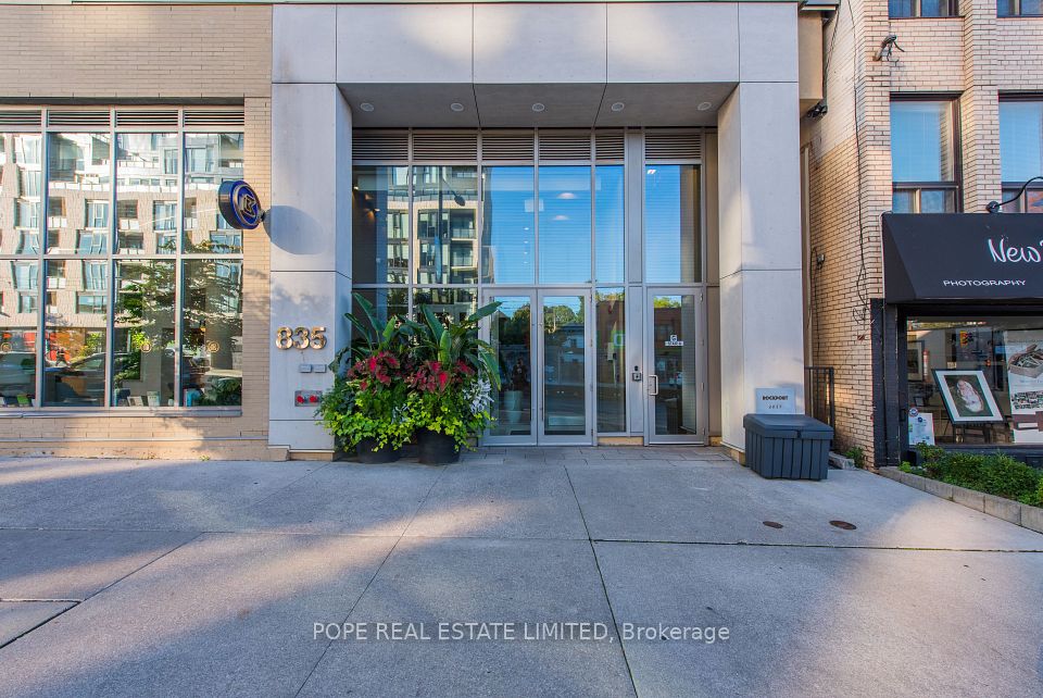 835 St Clair Avenue