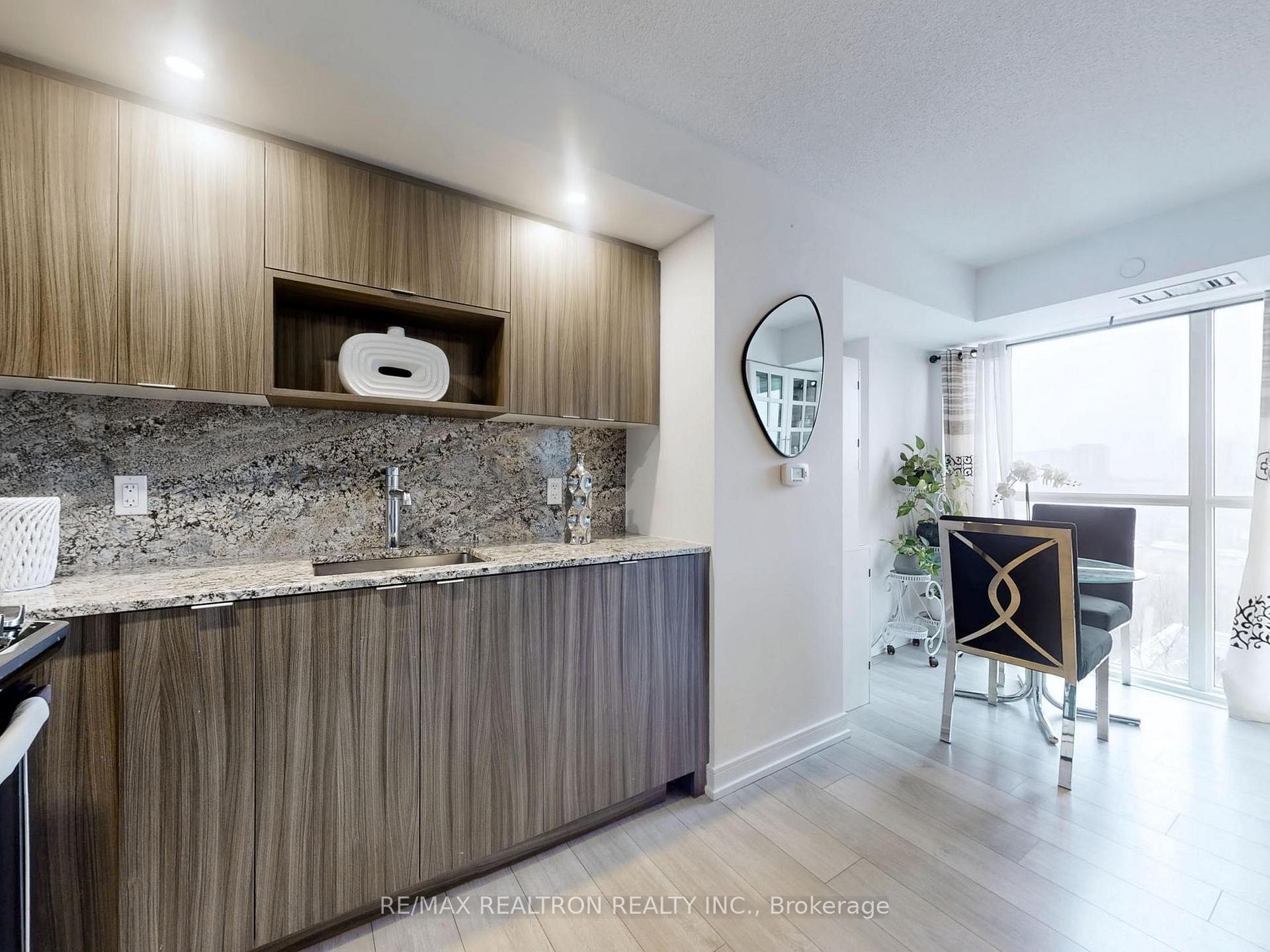 2 Bedrooms Condo at 225 Village Green, Toronto For sale