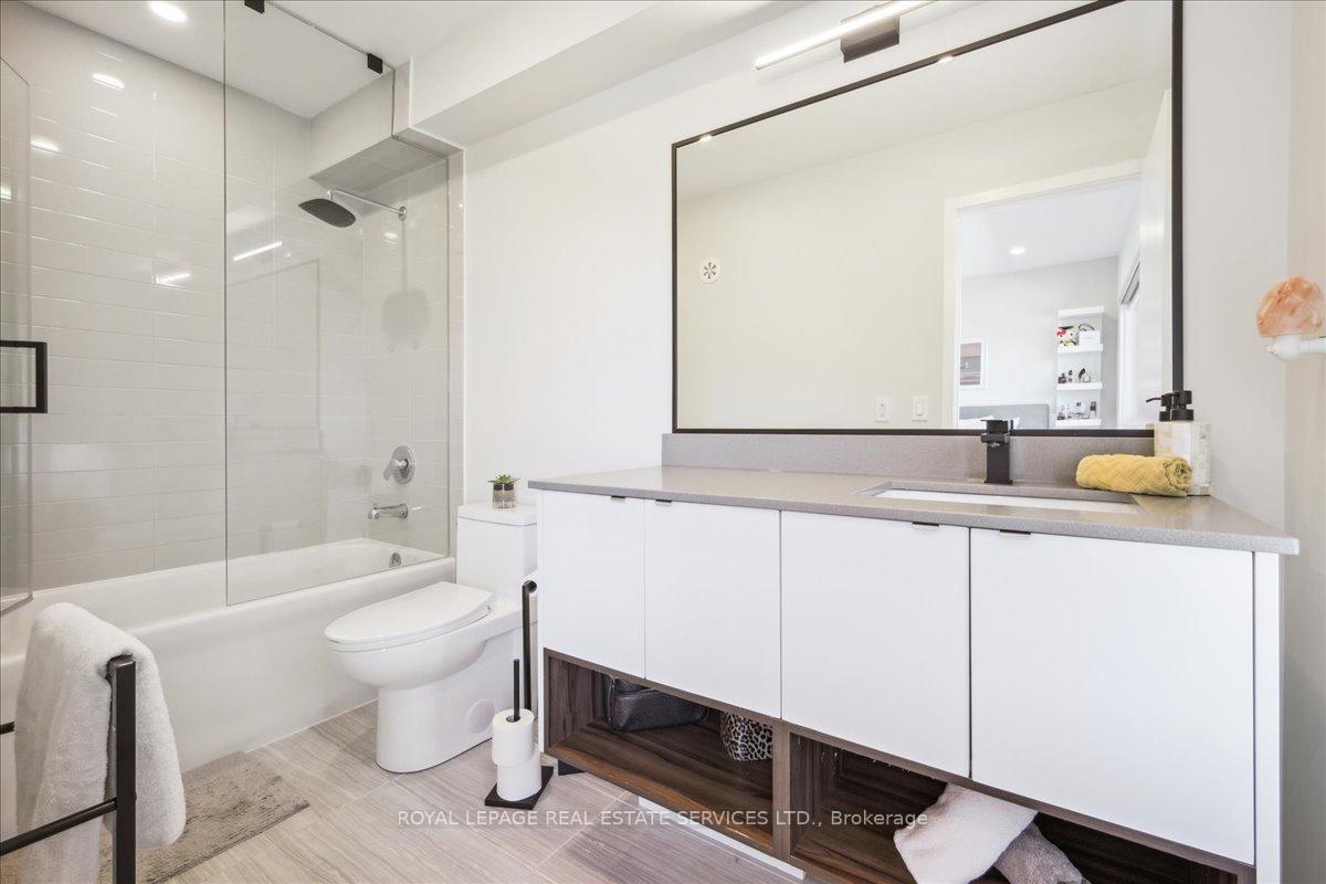 4 Bedrooms Condo at 1121 Cooke, Burlington For sale