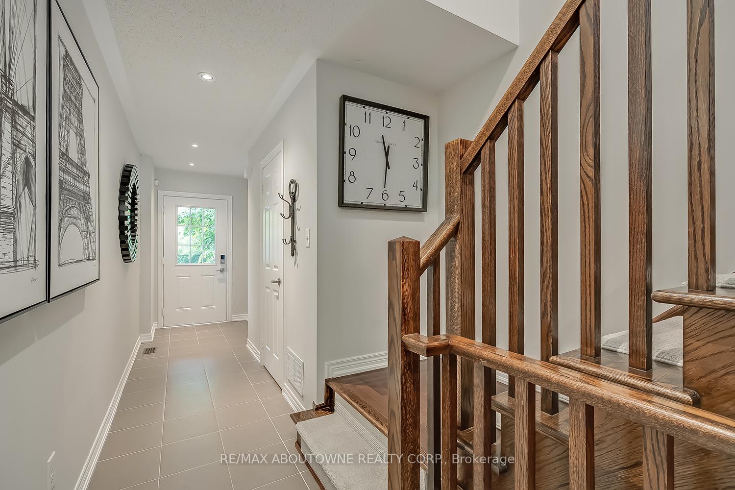3 Bedrooms Condo at 233 Duskywing, Oakville For sale