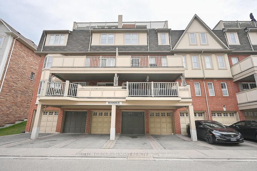 3 Bedrooms Condo at 633 DUNDAS,  Mississauga For sale