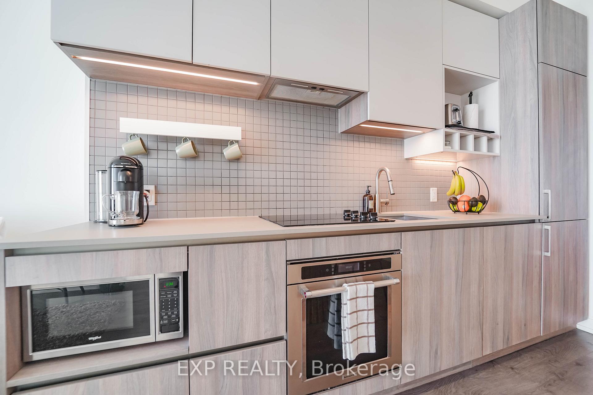 2 Bedrooms Condo at 950 Portage,  Vaughan For sale
