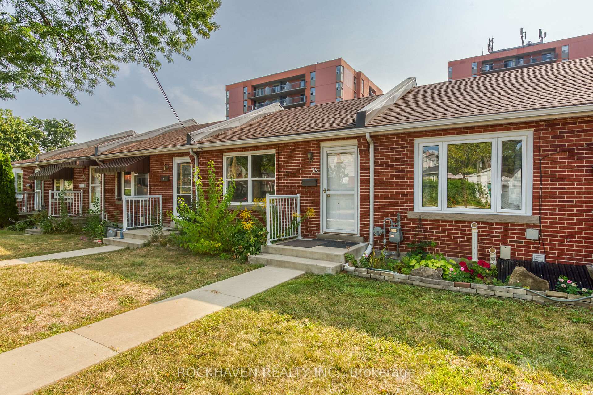 2 Bedrooms Other at 36 Macklin,  Hamilton For sale
