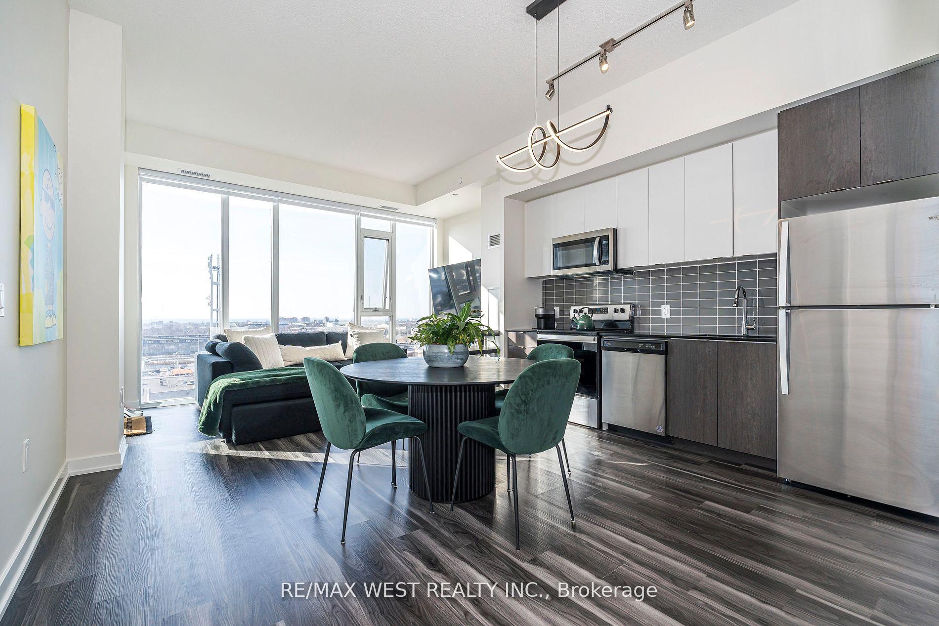 2 Bedrooms Condo at 859 The Queensway, Toronto For sale