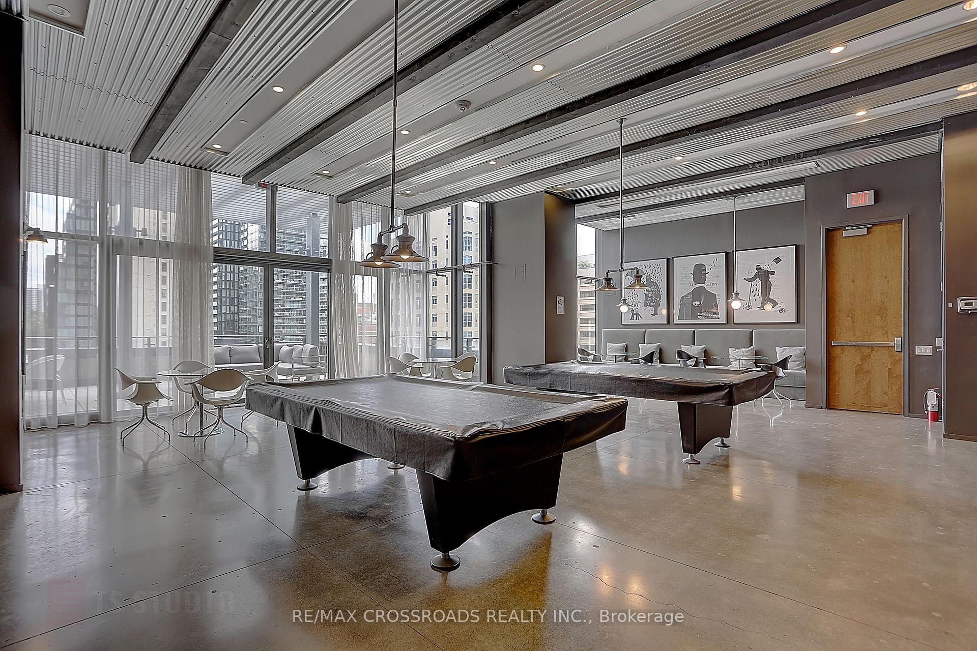 2 Bedrooms Condo at 5 St Joseph, Toronto For sale