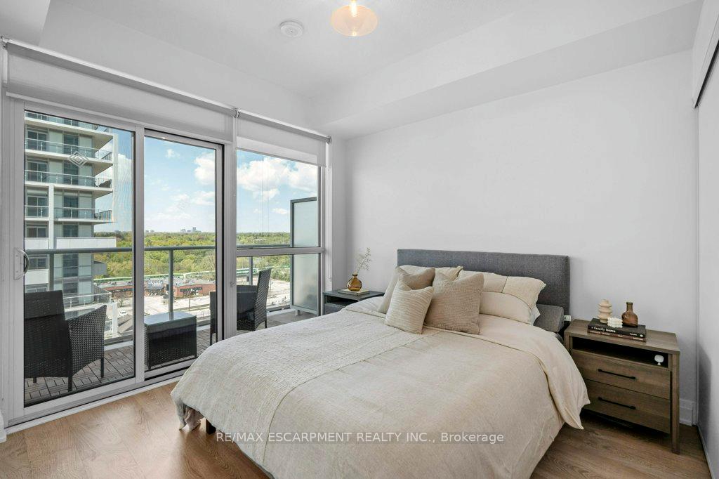 2 Bedrooms Condo at 55 Speers, Oakville For sale