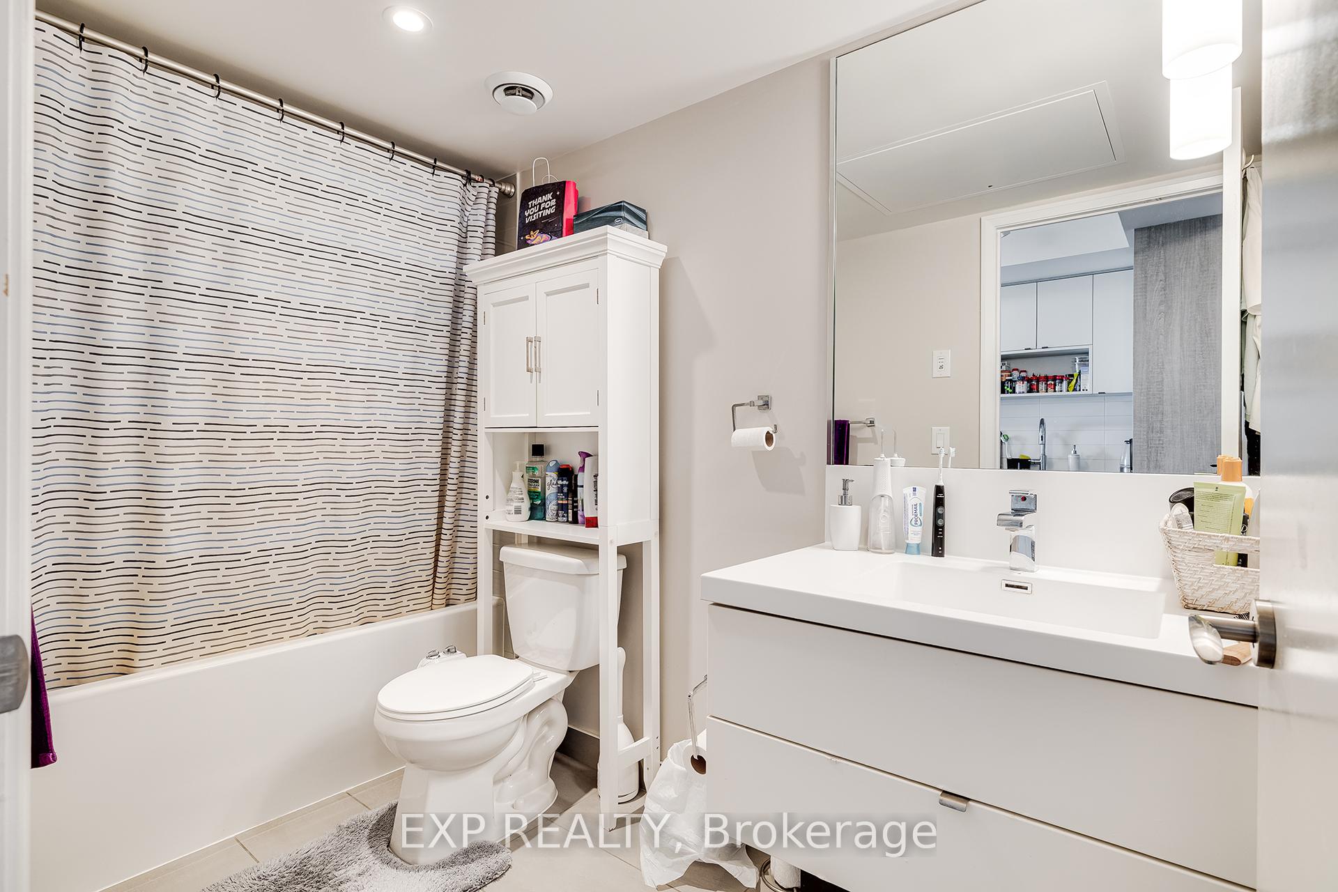 2 Bedrooms Condo at 9 Valhalla Inn,  Toronto For sale