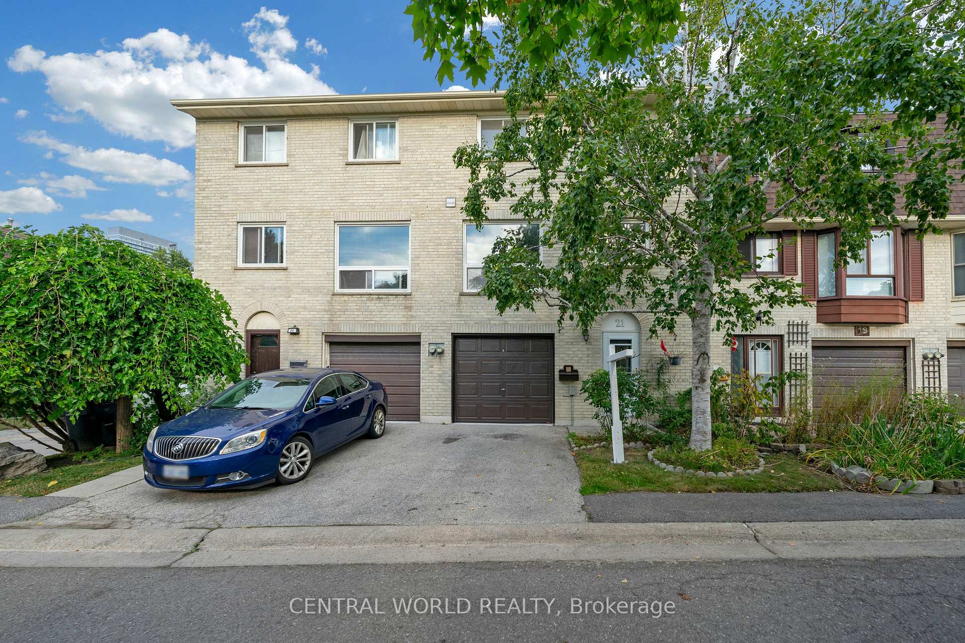 5 Bedrooms Condo at 21 Vega Starway,  Toronto For sale