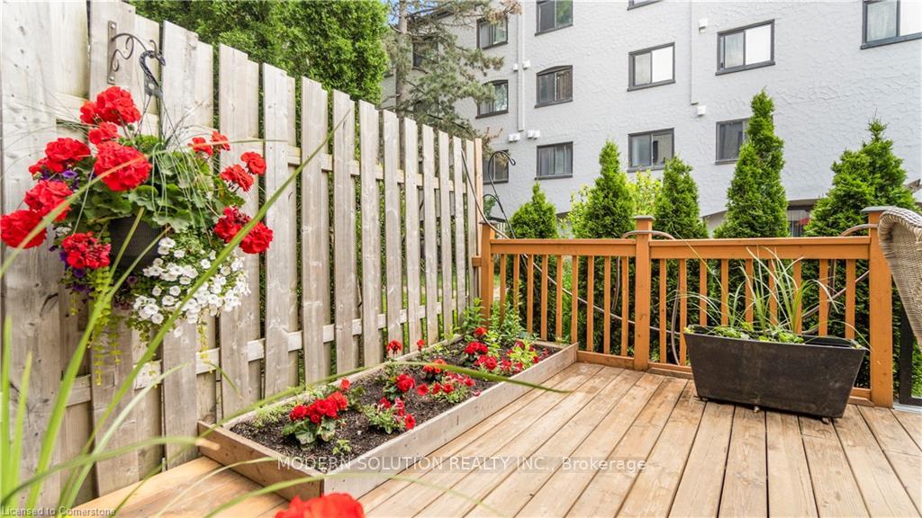 4 Bedrooms Condo at 1016 Falgarwood, Oakville For sale