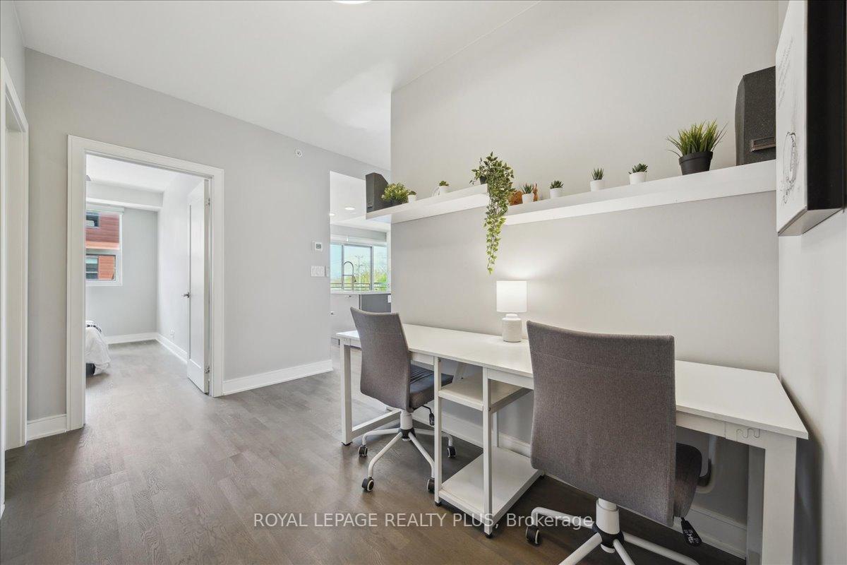 2 Bedrooms Condo at 1575 Lakeshore, Mississauga For sale