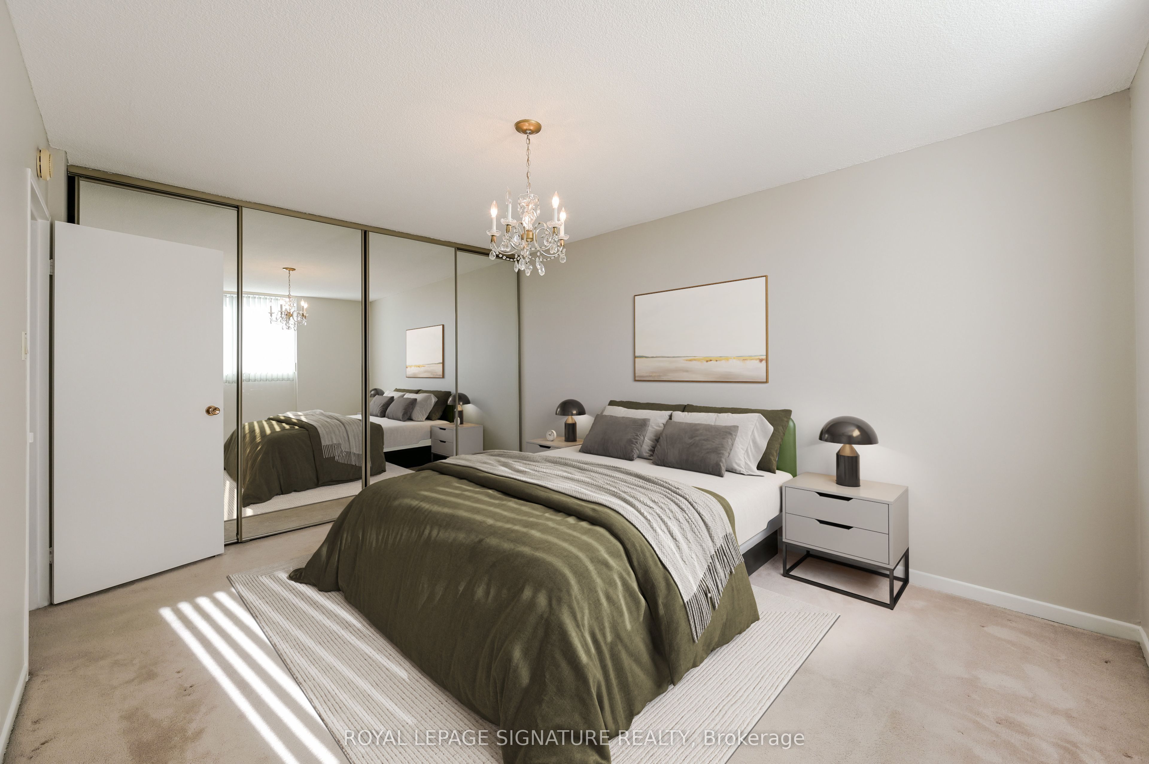 812 Burnhamthorpe Road, #907