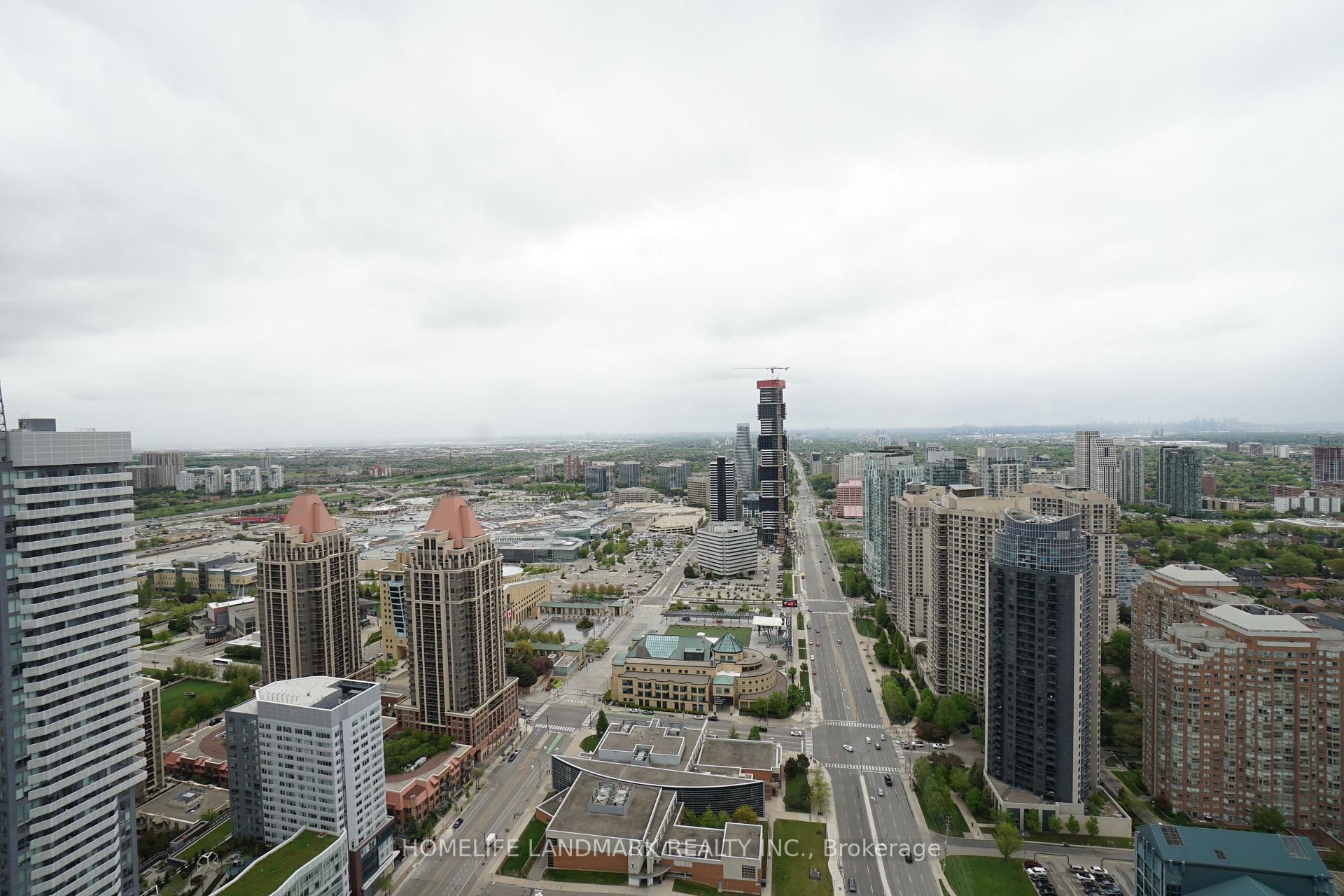 3 Bedrooms Condo at 4011 Brickstone, Mississauga For sale
