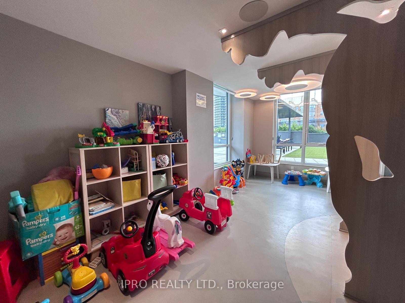 2 Bedrooms Condo at 8 Nahani, Mississauga For sale