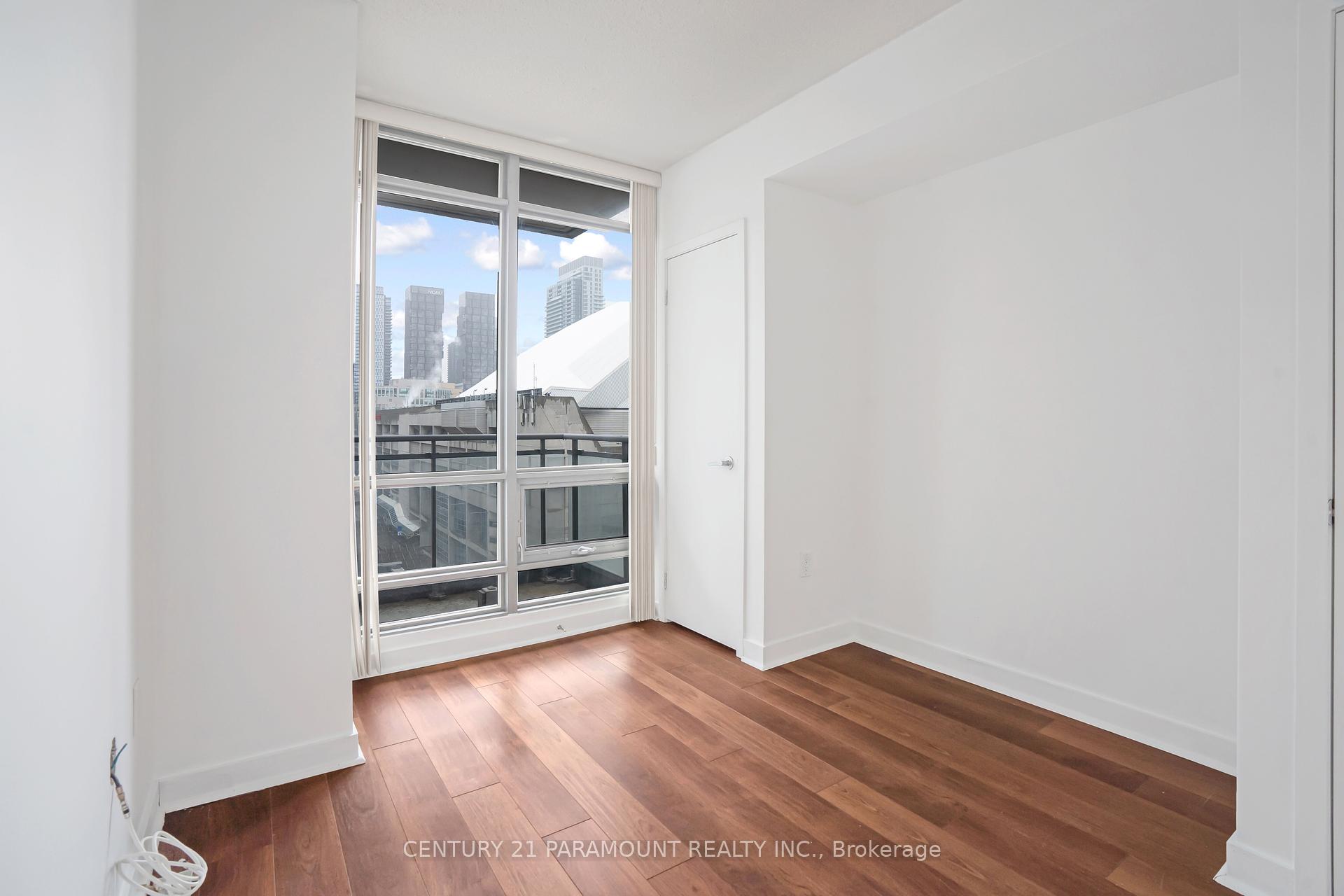 1 Bedroom Condo at 5 Mariner,  Toronto For sale