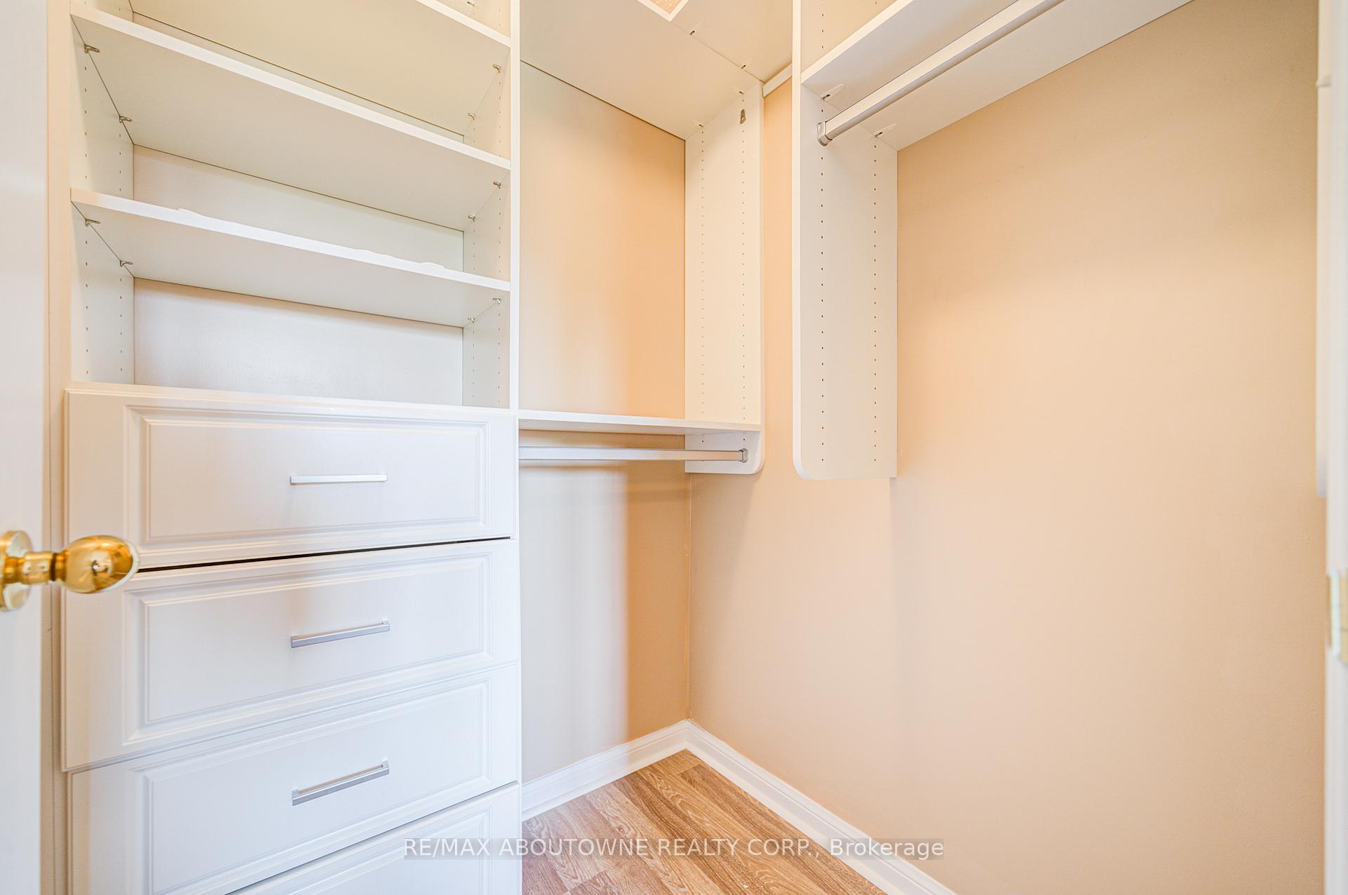 3 Bedrooms Condo at 470 Beach, Hamilton For sale