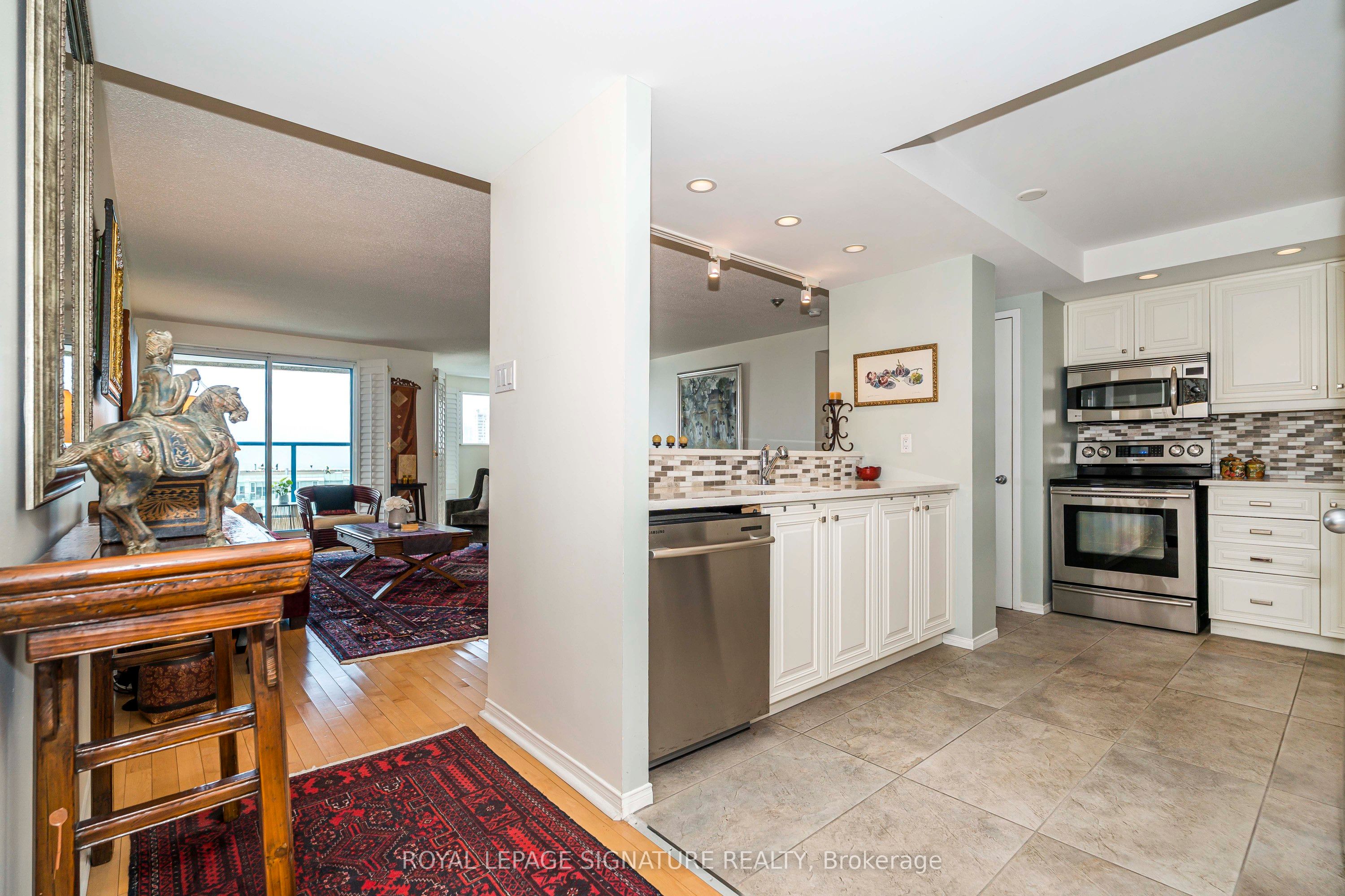 99 Harbour Square, #1812