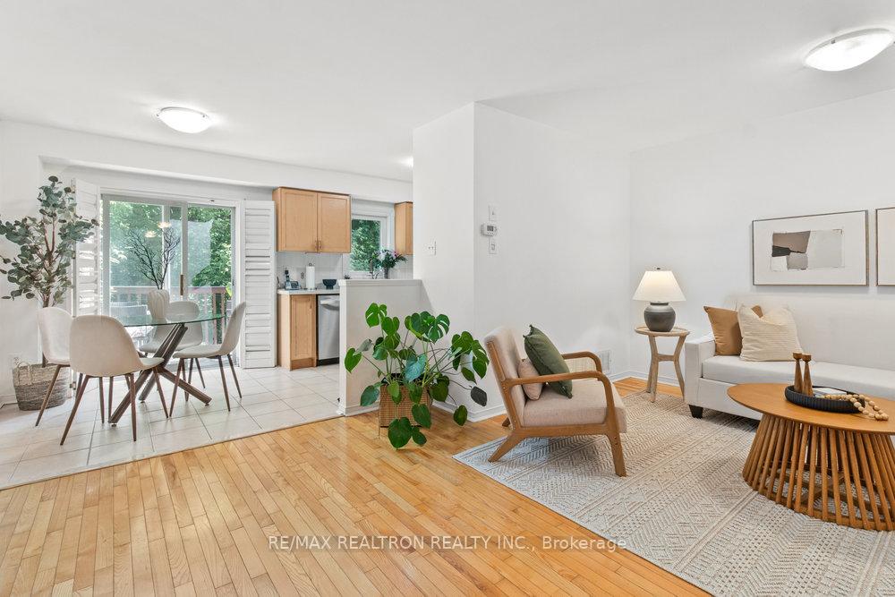 4 Bedrooms Condo at 31 Treeland, Toronto For sale