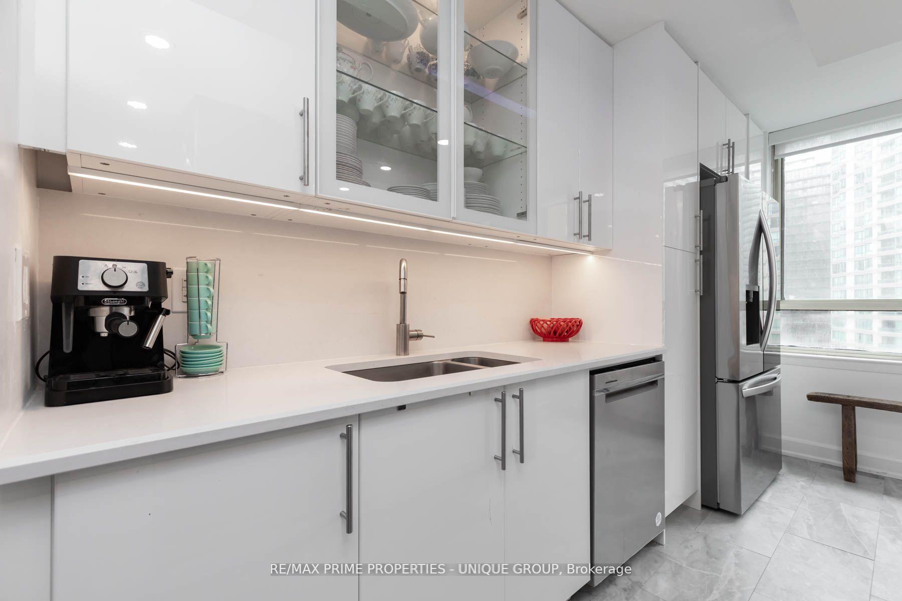 1 Bedroom Condo at 633 Bay, Toronto For sale