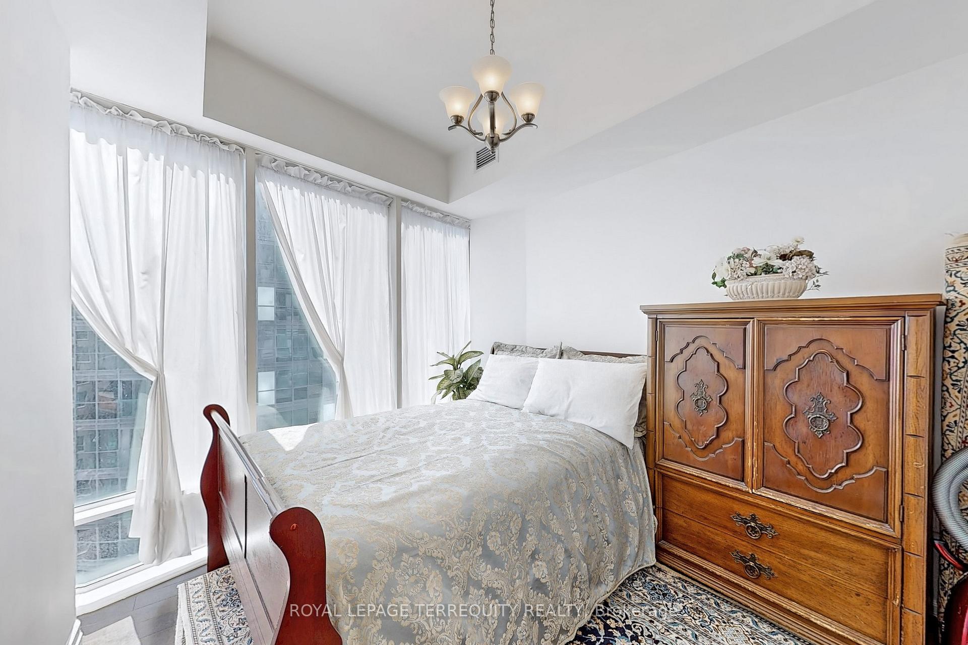 2 Bedrooms Condo at 8 The Esplanade, Toronto For sale
