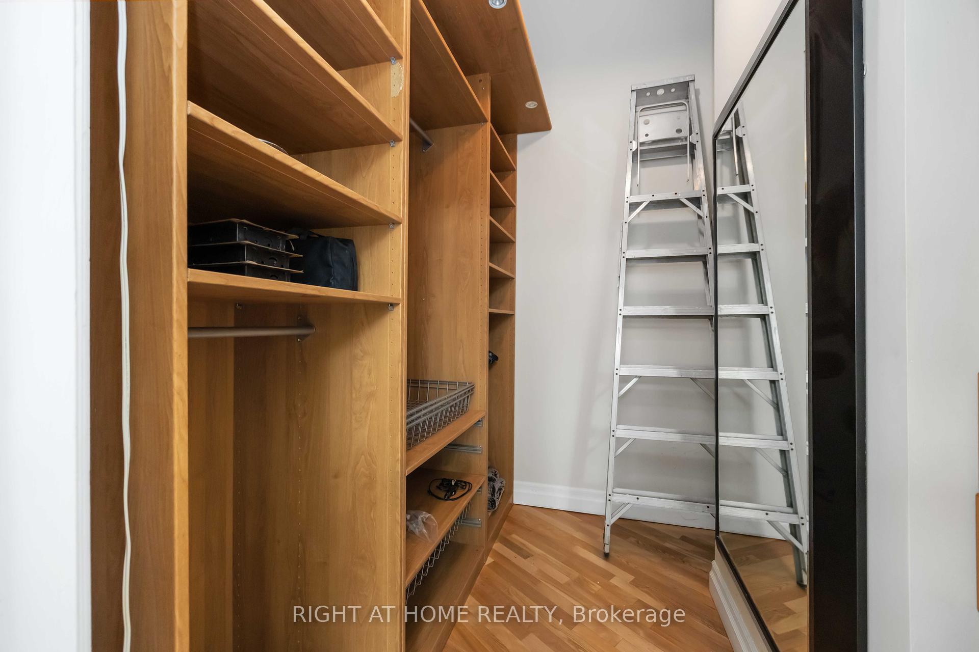 1 Bedroom Condo at 110 Hepbourne, Toronto For sale