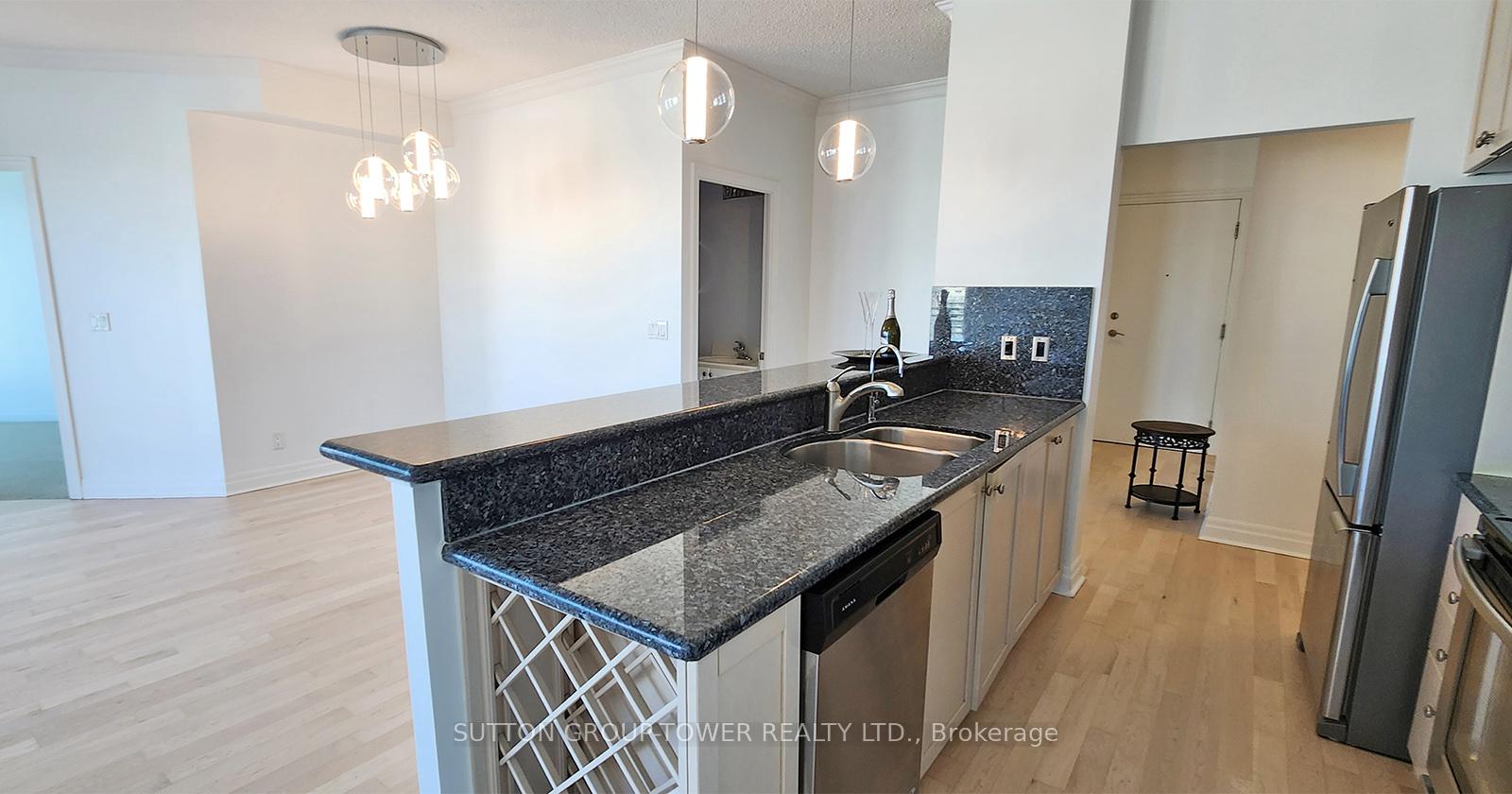3 Bedrooms Condo at 2121 Lake Shore, Toronto For sale