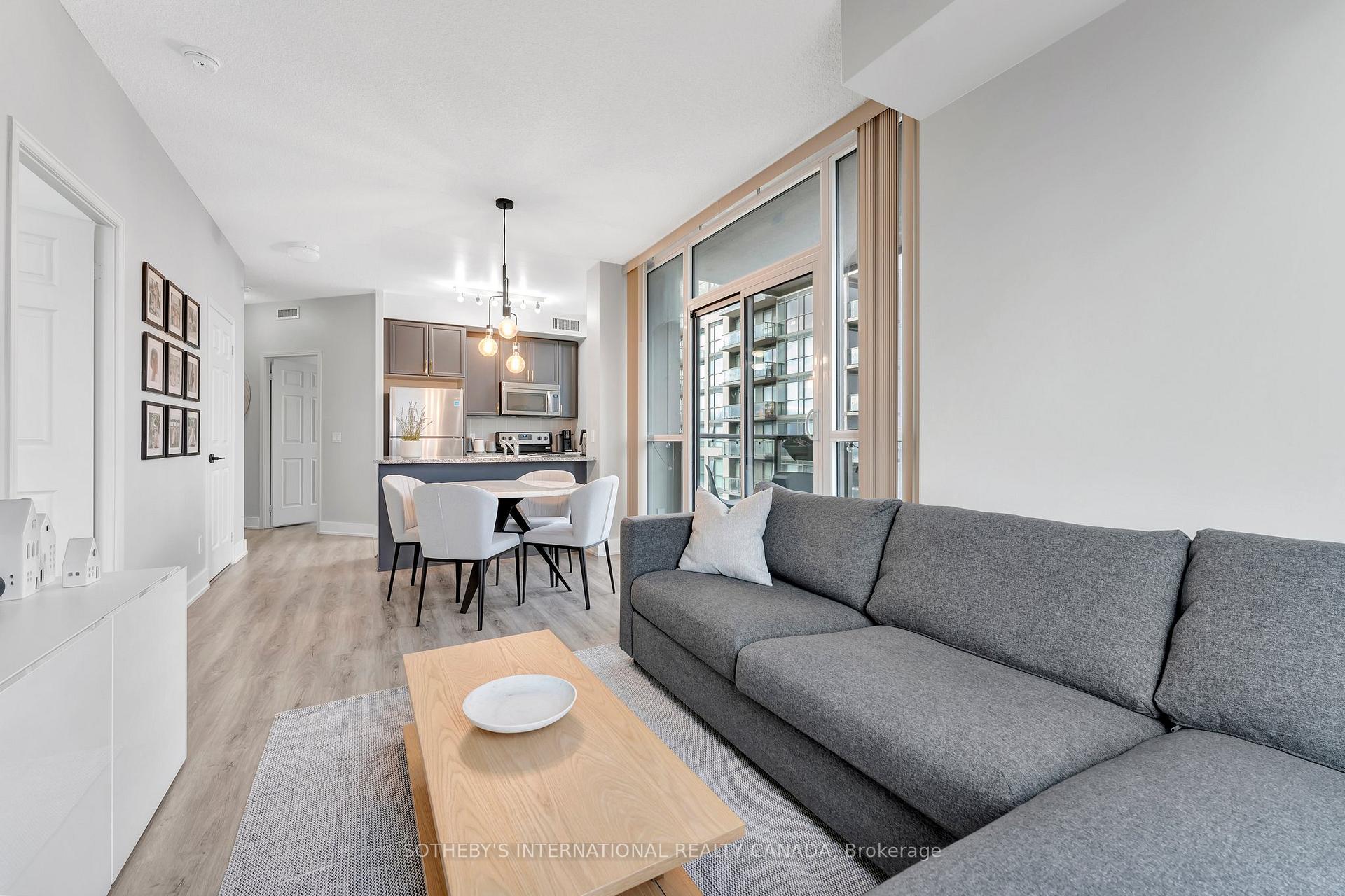 3 Bedrooms Condo at 339 Rathburn, Mississauga For sale