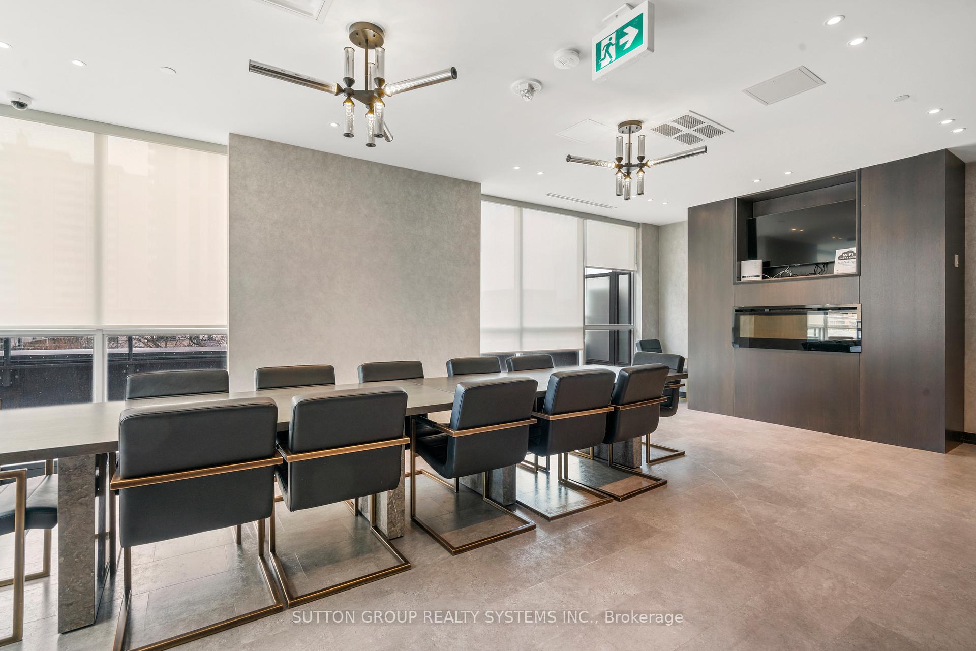 2 Bedrooms Condo at 11 Lillian, Toronto For sale