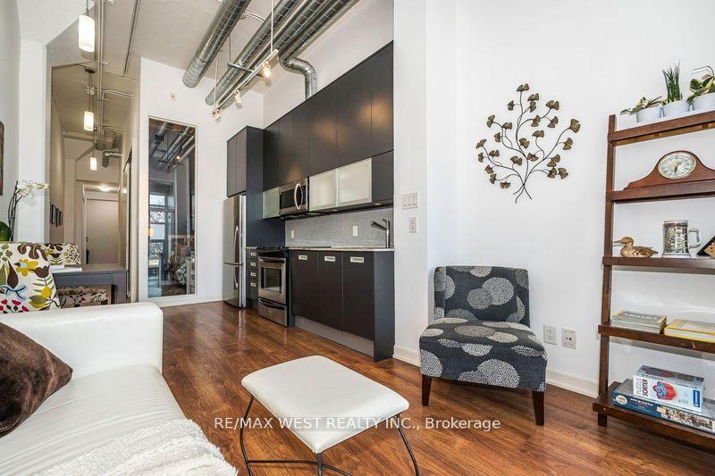2 Bedrooms Condo at 380 Macpherson, Toronto For sale