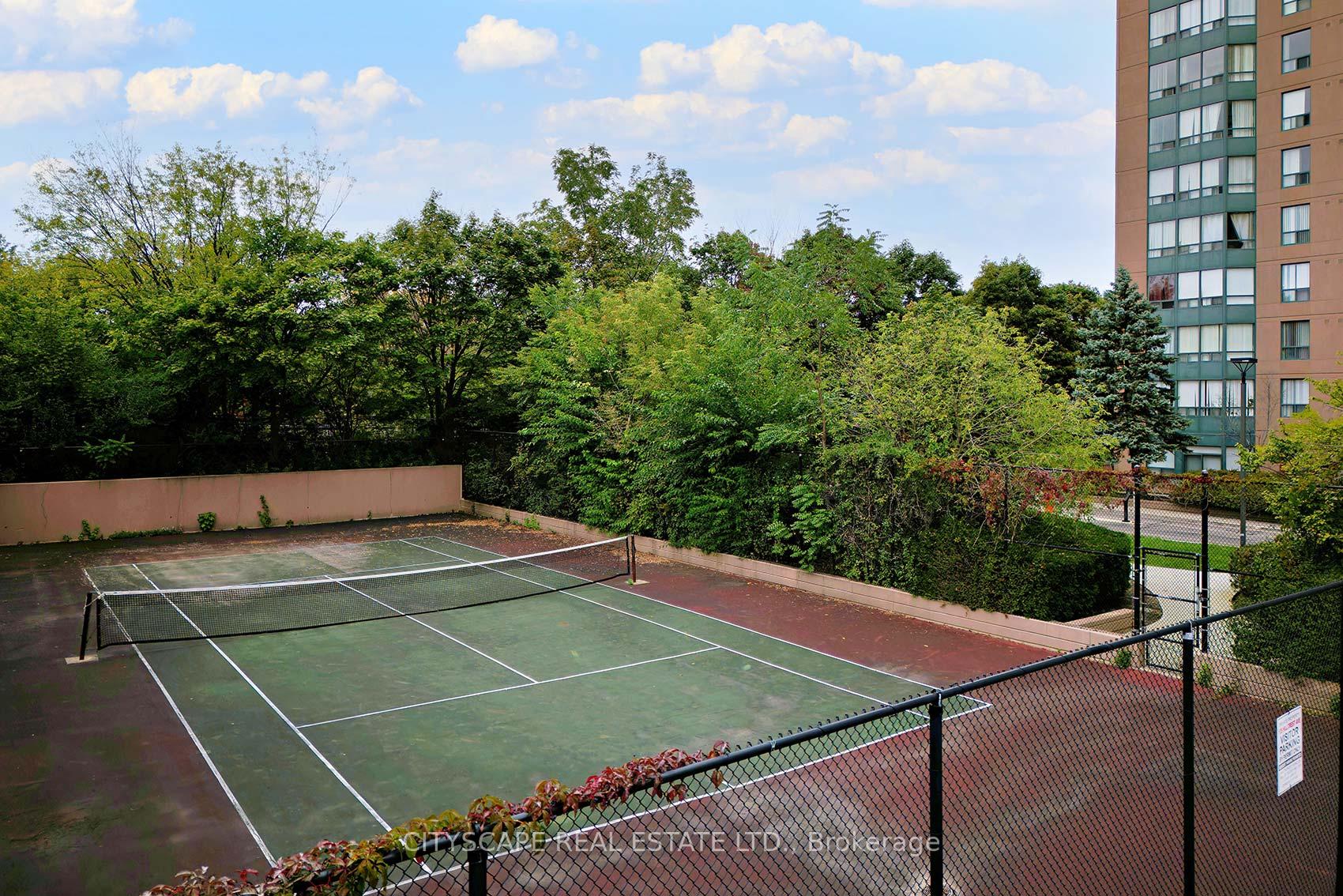 3 Bedrooms Condo at 135 Hillcrest, Mississauga For sale