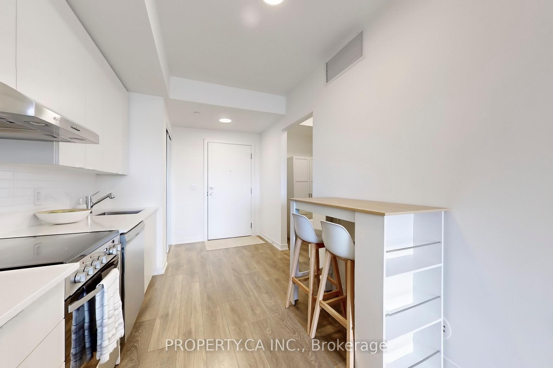 2 Bedrooms Condo at 165 Canon Jackson, Toronto For sale