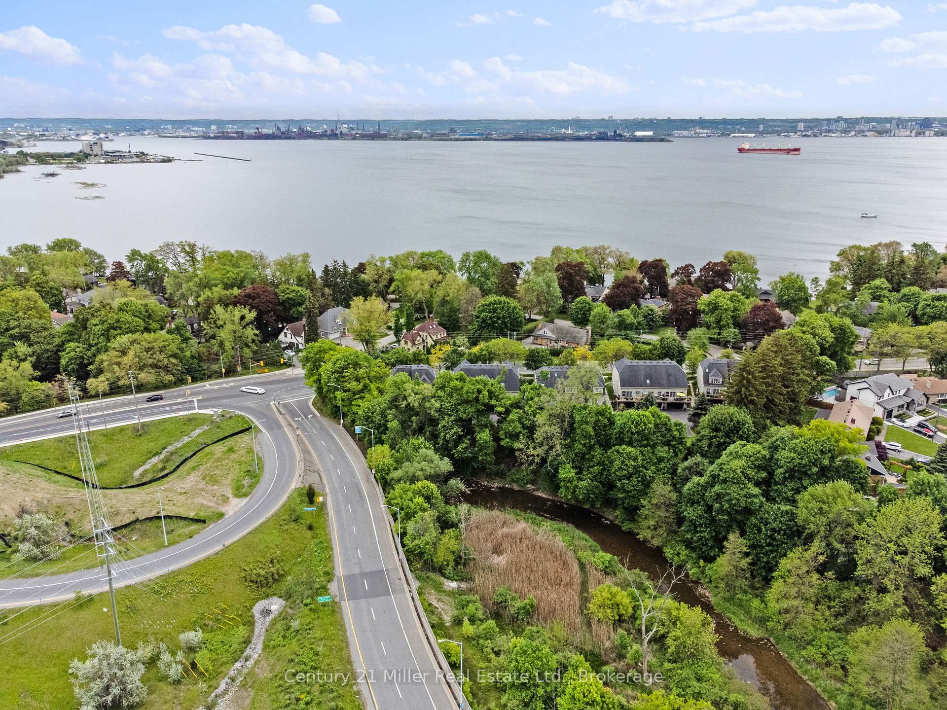 2 Bedrooms Condo at 1061 North Shore, Burlington For sale