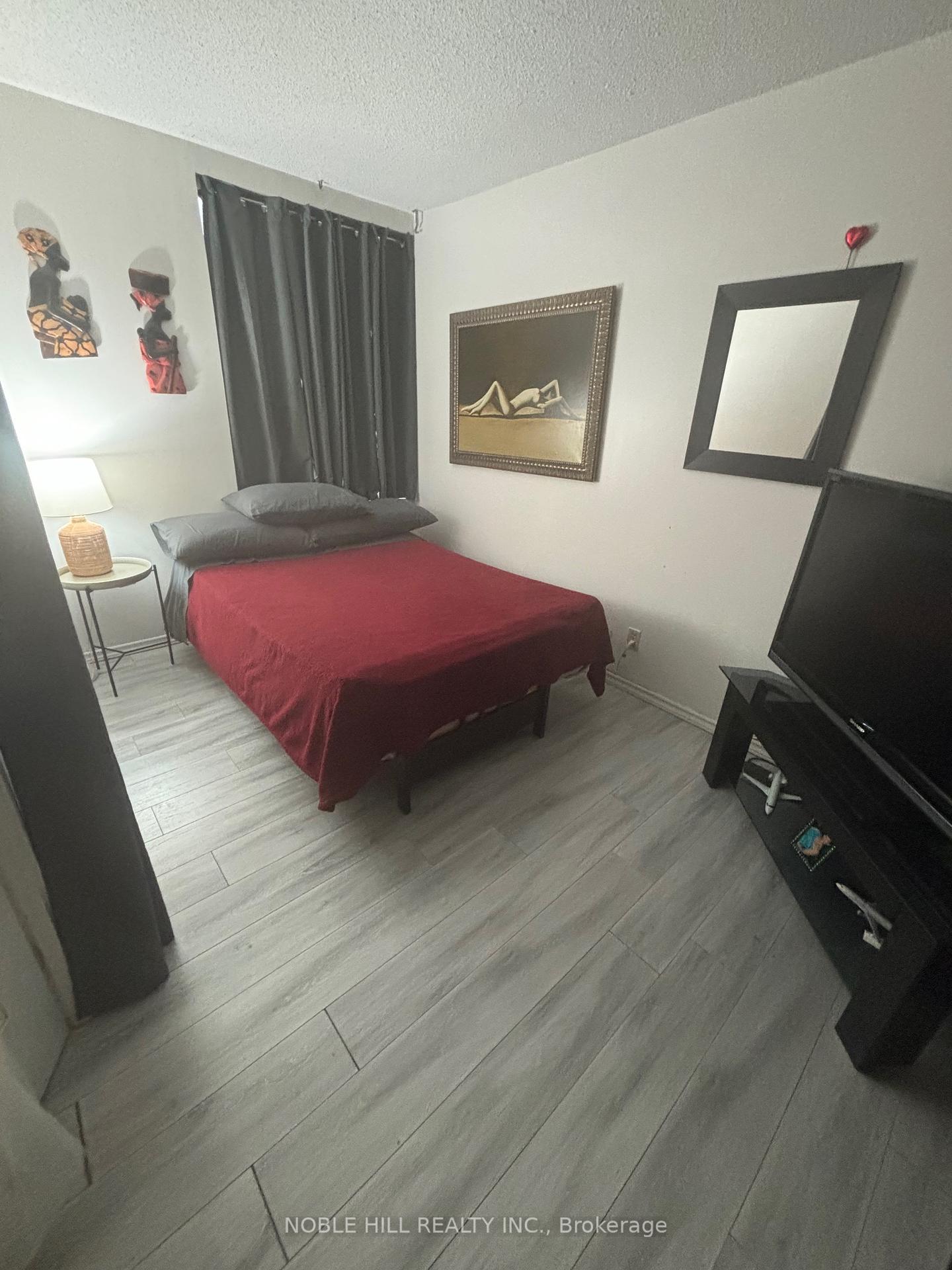 2 Bedrooms Condo at 61 markbrook,  Toronto For sale