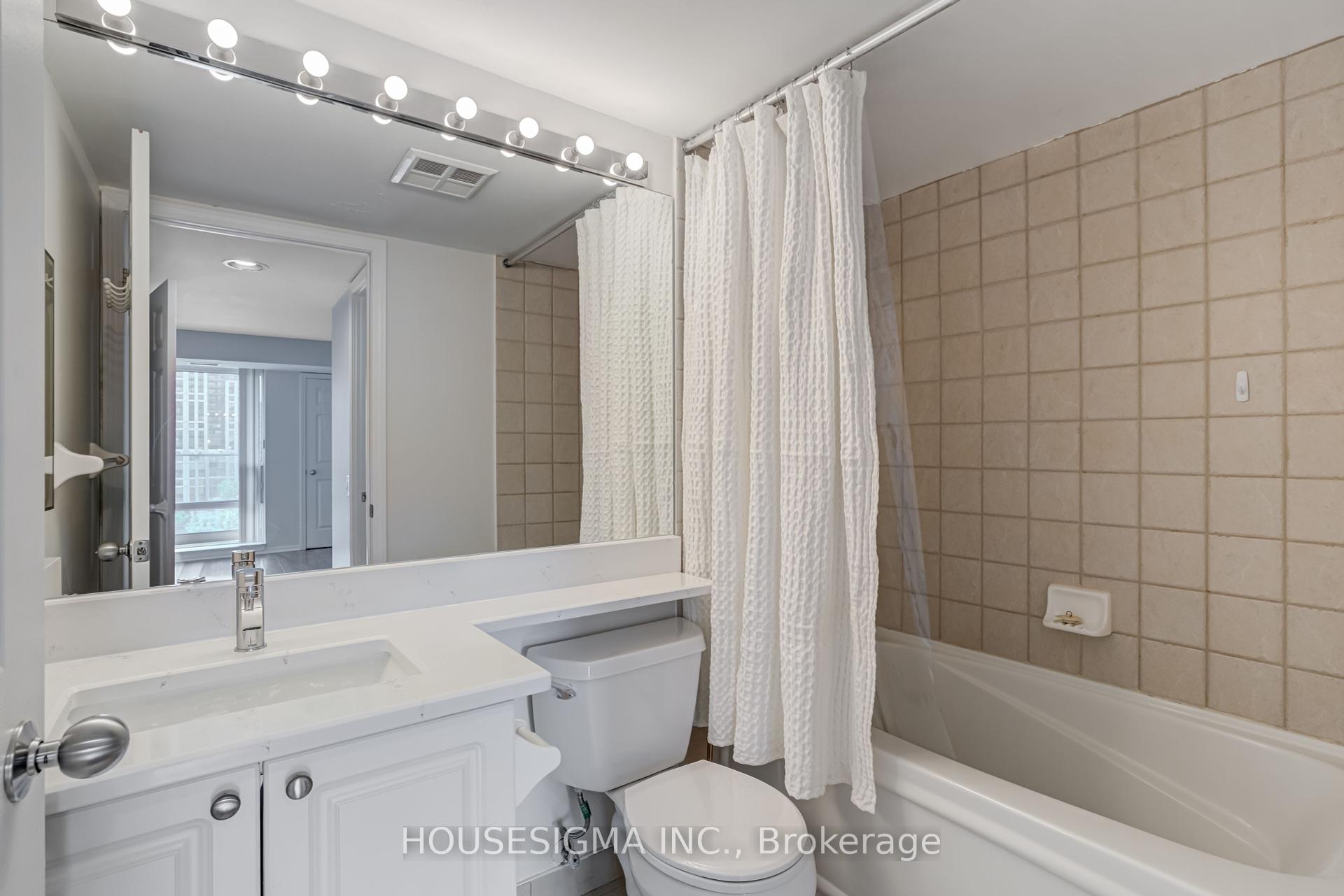 2 Bedrooms Condo at 28 Harrison Garden, Toronto For sale