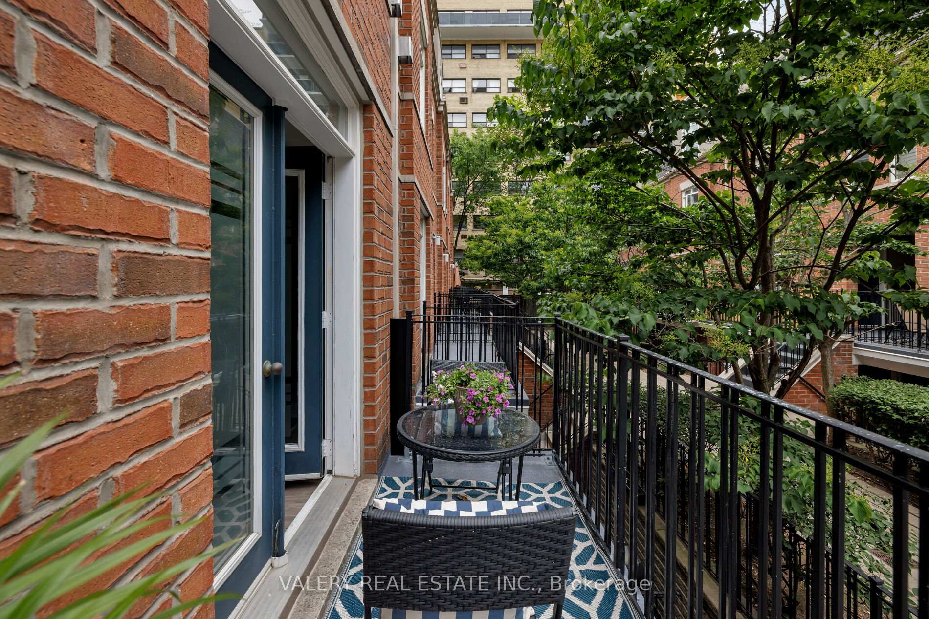 2 Bedrooms Condo at 415 Jarvis, Toronto For sale