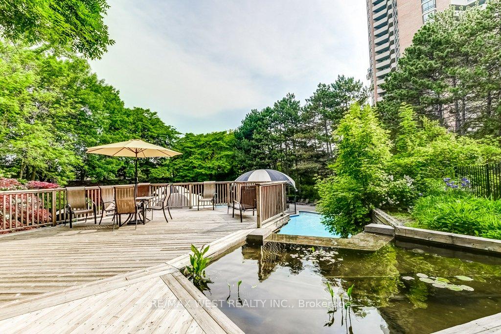 3 Bedrooms Condo at 2000 Islington, Toronto For sale