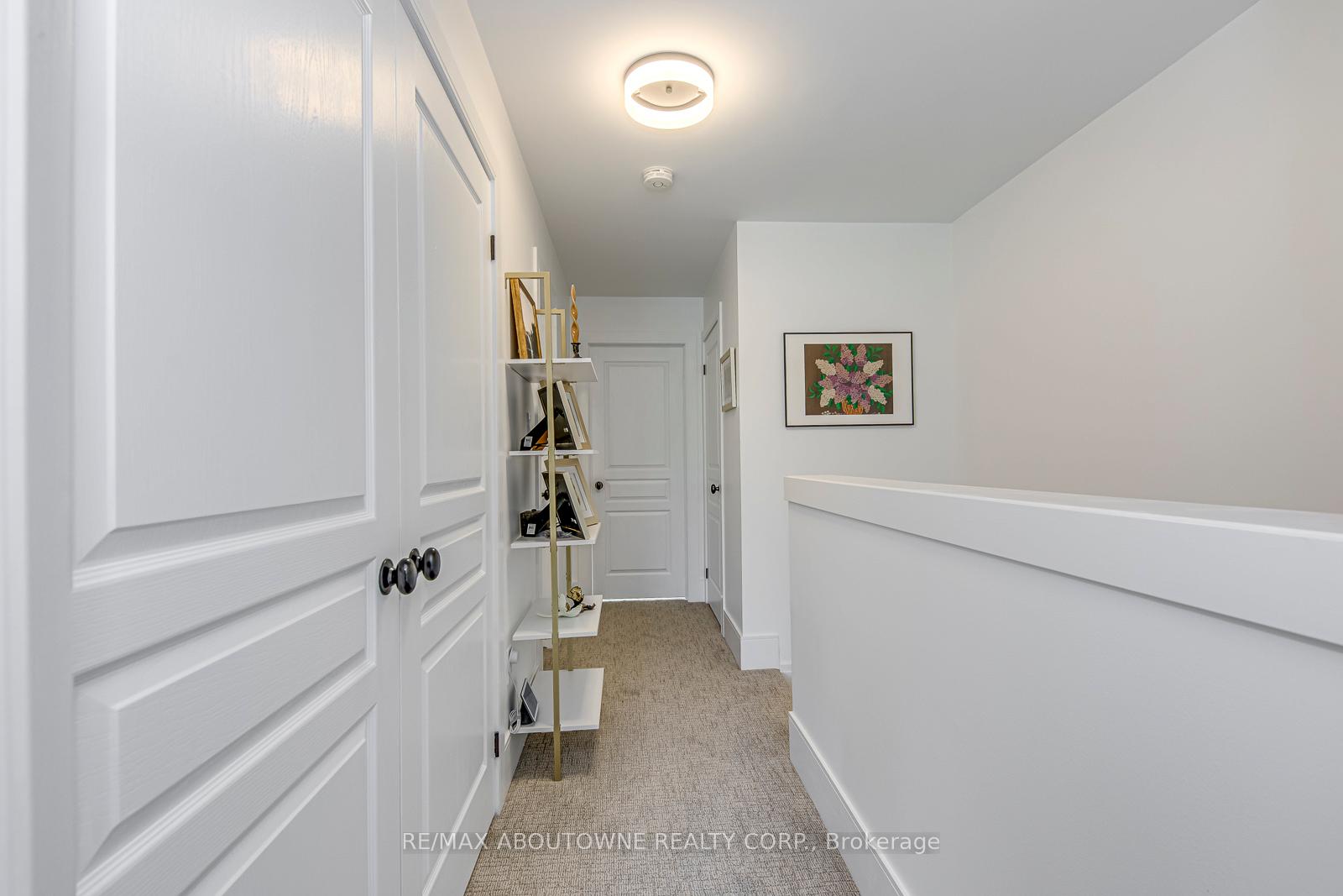 2 Bedrooms Condo at 1401 Plains, Burlington For sale