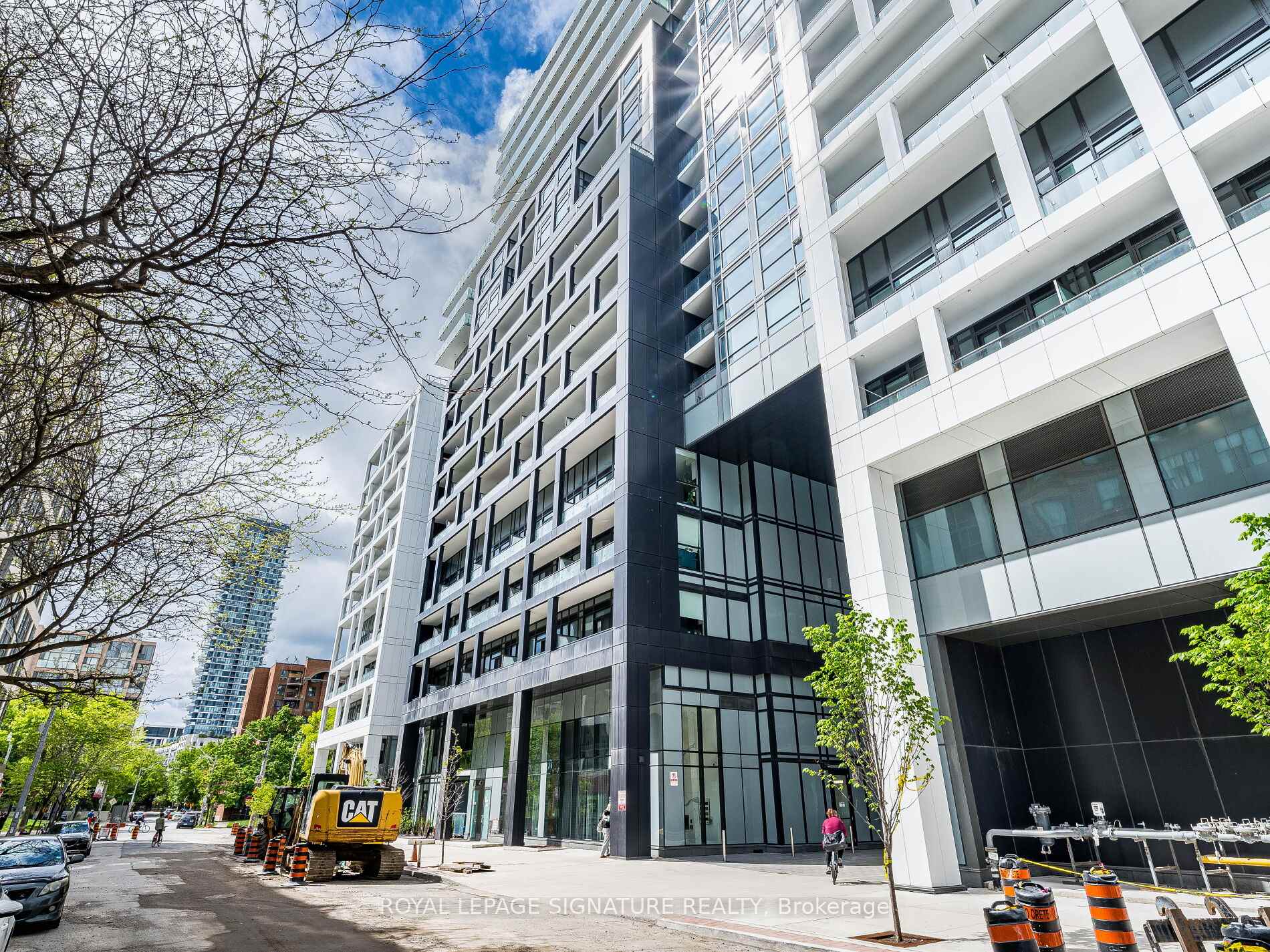 2 Bedrooms Condo at 60 Princess, Toronto For sale