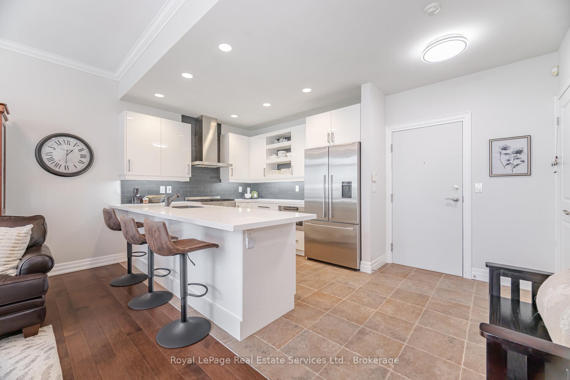 2 Bedrooms Condo at 360 Pearl, Burlington For sale