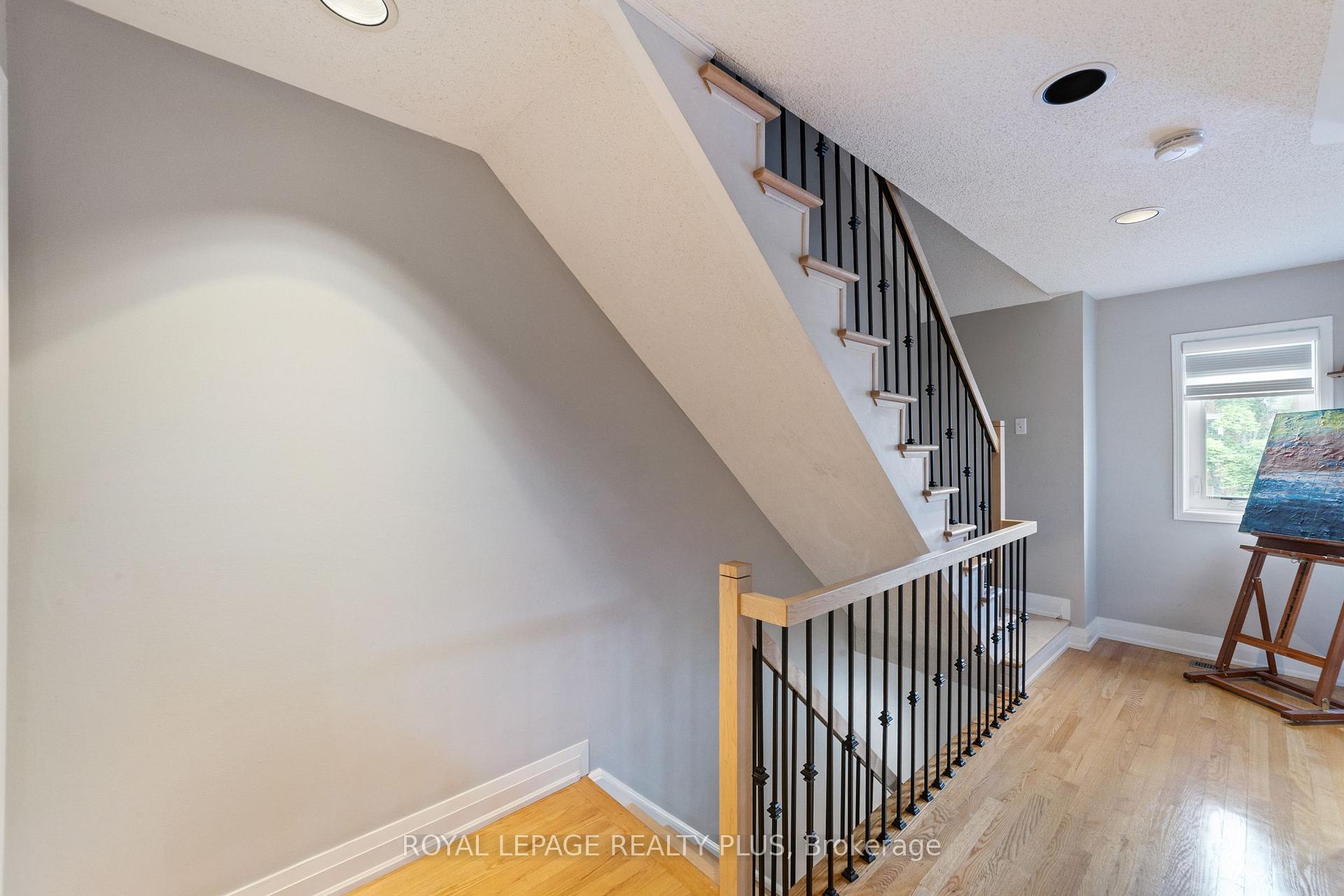 3 Bedrooms Condo at 928 Queen, Mississauga For sale