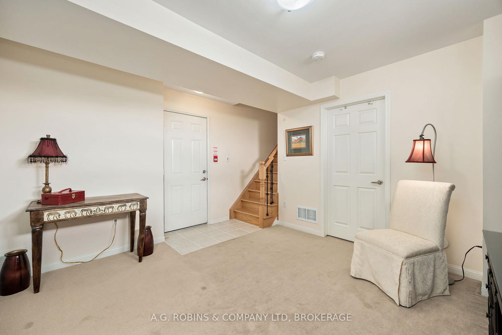 3 Bedrooms Condo at 595 Dundas, Mississauga For sale