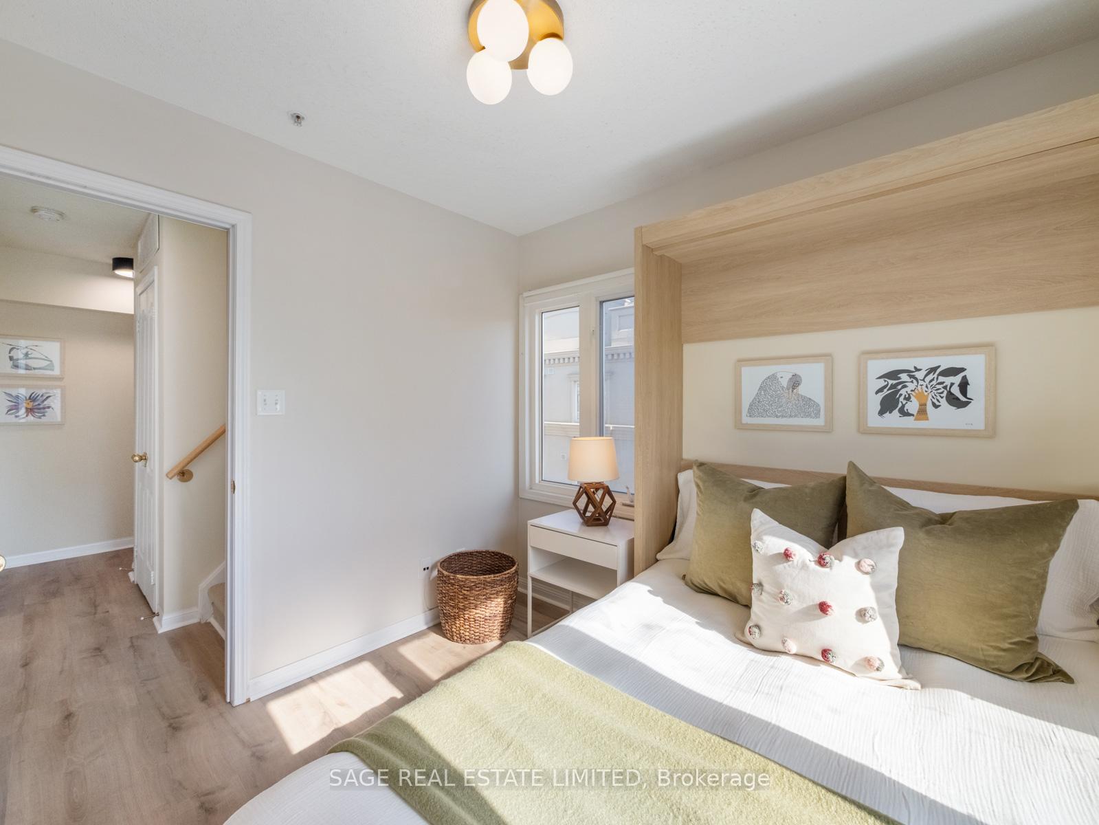2 Bedrooms Condo at 78 Carr, Toronto For sale