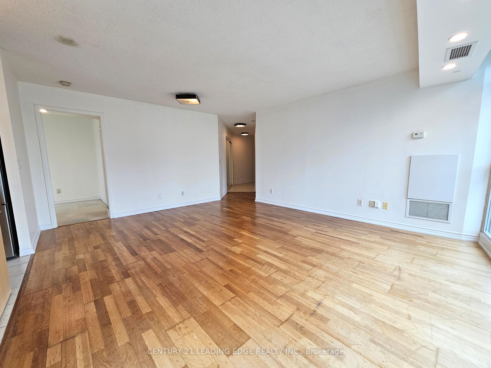 2 Bedrooms Condo at 18 Yonge, Toronto For sale
